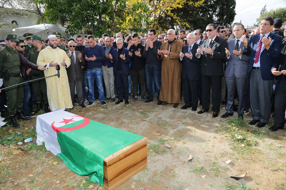 تشييع جثمان عضو مجلس الامة سليماني بيسربحضور حشد غفير يتقدمهم السيد عبد القادر بن صالح