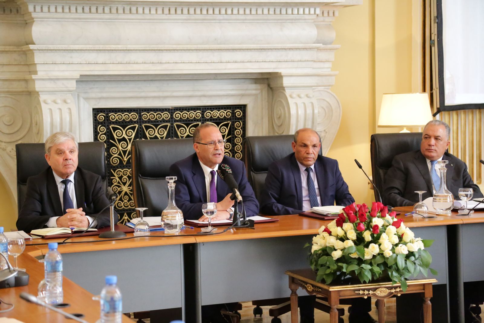 وزير الفلاحة يجيب على أسئلة أعضاء المجلس حول ملف العقار الفلاحي في الجزائر