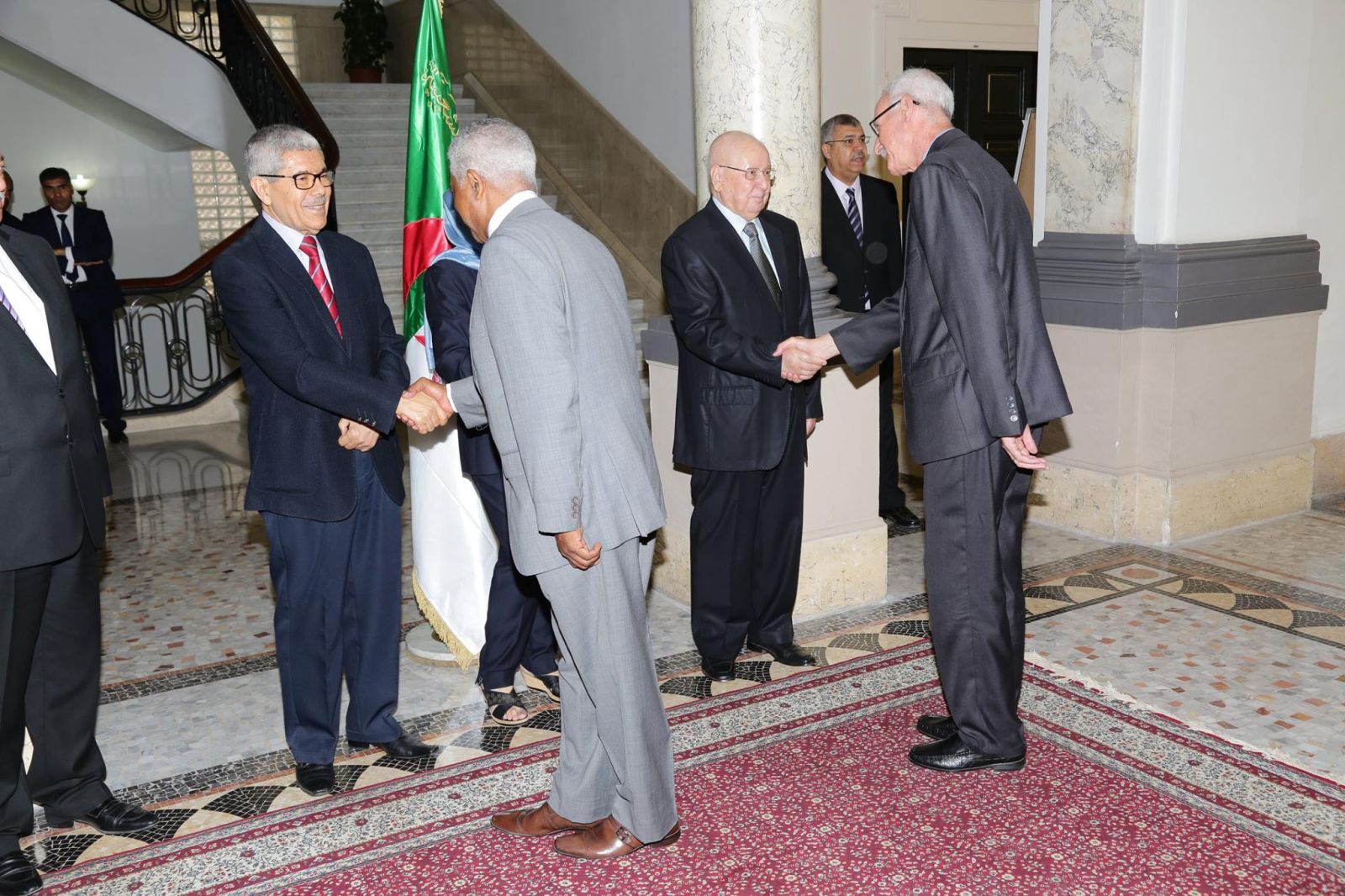 رئيس مجلس الأمة يتبادل التهاني بمناسبة عيد الفطر مع أعضاء، إطارات وموظفي وعمال المجلس