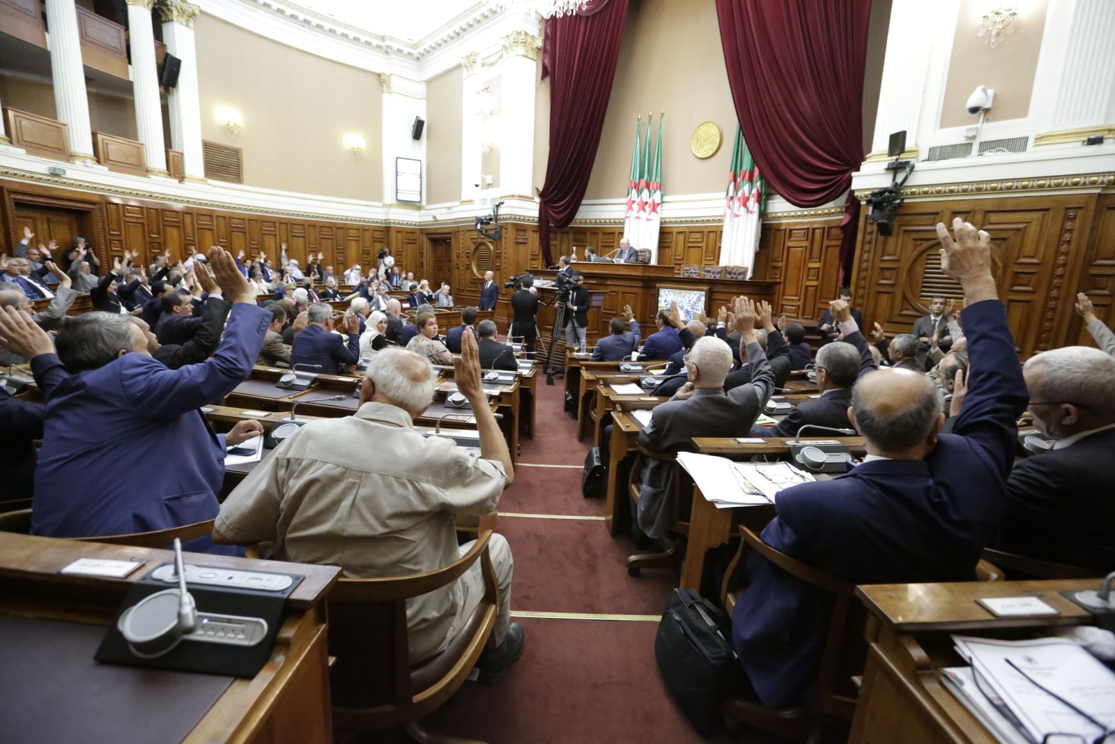 أعضاء مجلس الأمة يُصادقون على خمسة مشاريع قوانين