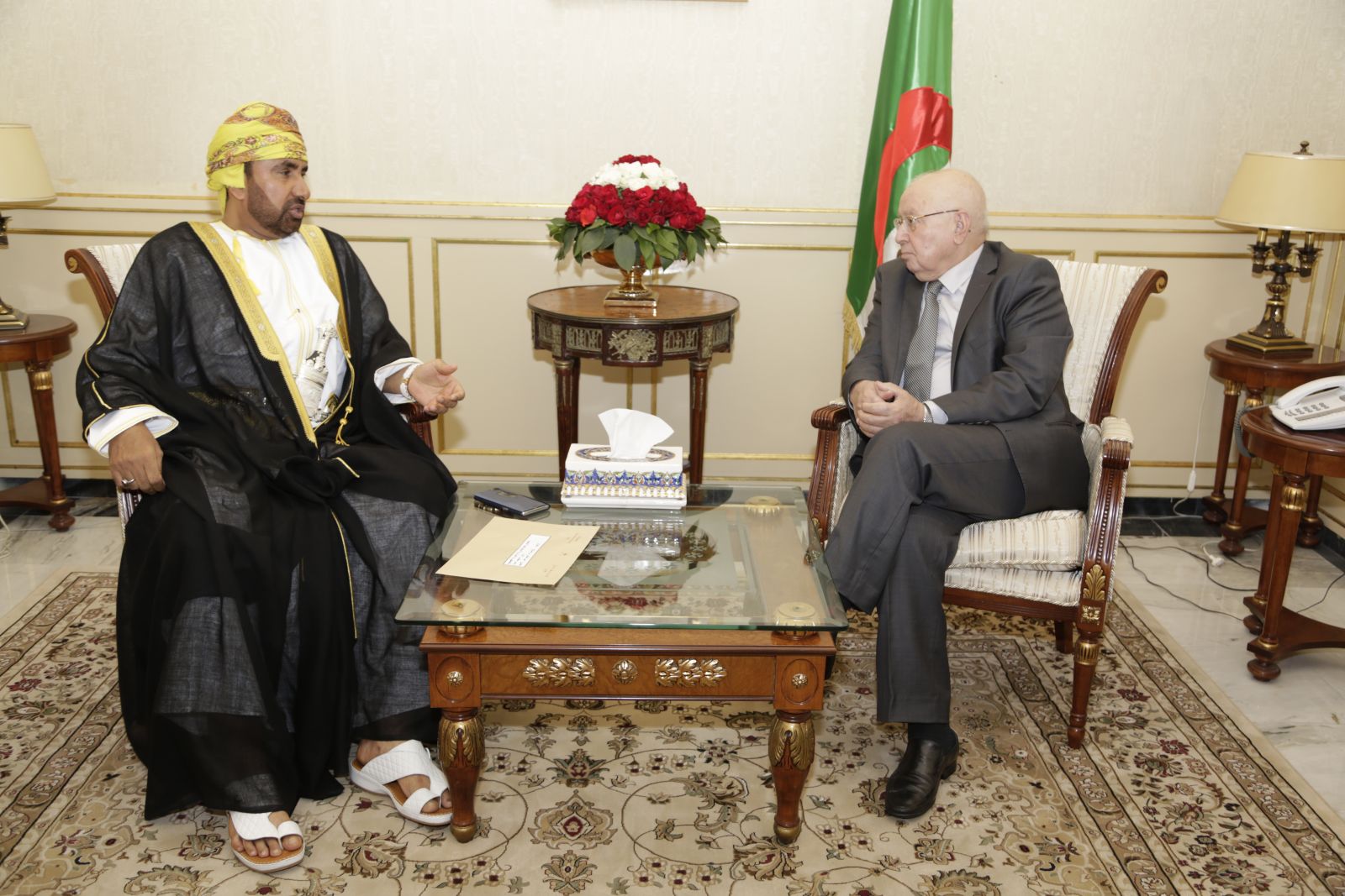 السيد عبد القادر بن صالح رئيس مجلس الأمة يستقبل سفير سلطنة عمان بالجزائر