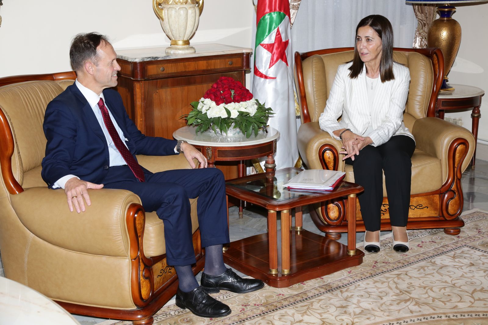 رئيسة لجنة الخارجية بمجلس الأمة تستقبل المدير العام للعلاقات الثنائية بوزارة الخارجية لجمهورية بلغاريا