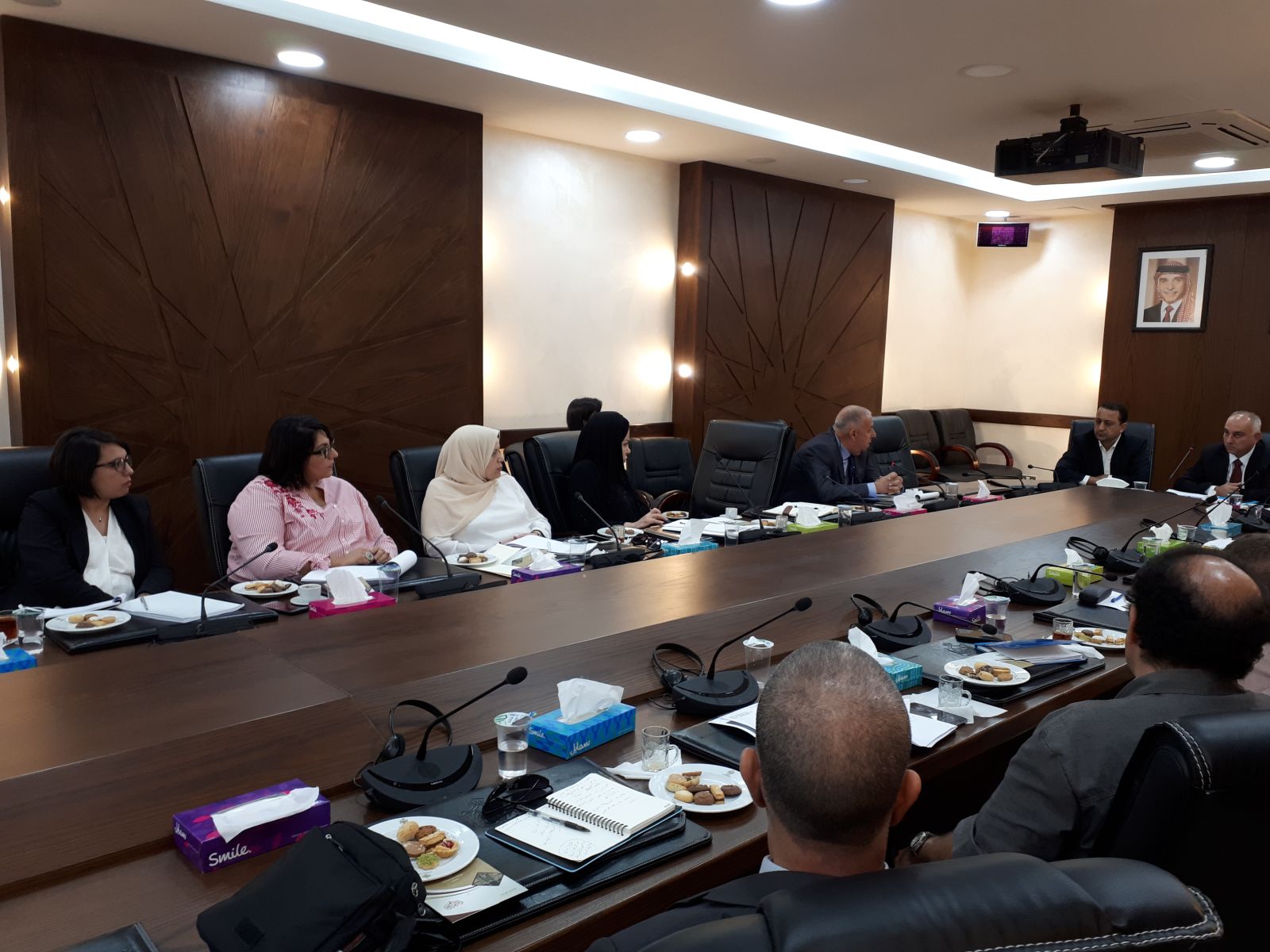 وفد عن إطارات وموظفي مجلس الأمة يزور مركز الدراسات والأبحاث البرلمانية الأردني