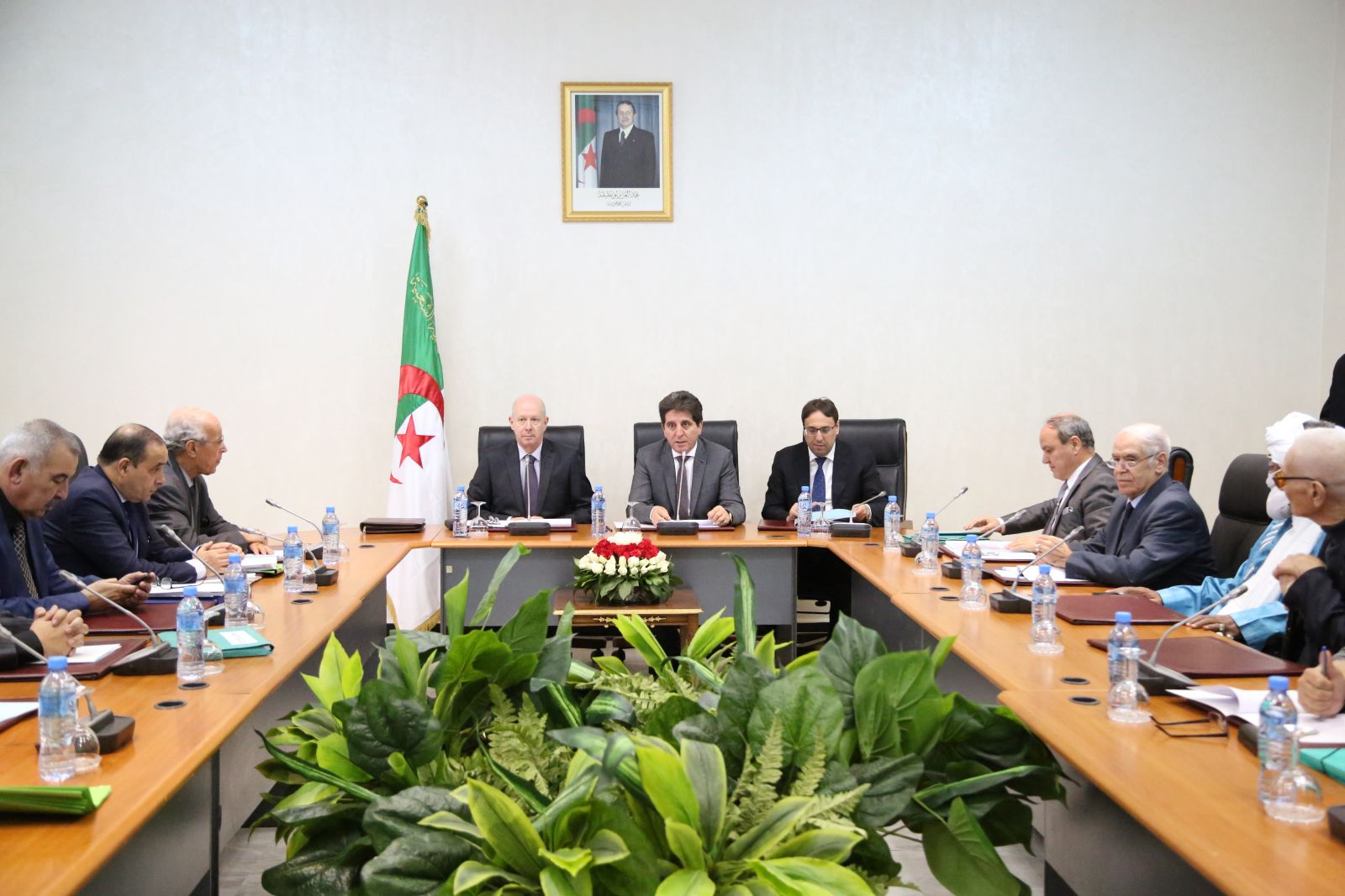 وزير المالية يعرض مشروع قانون تسوية الميزانية لسنة 2016 أمام لجنة الشؤون الاقتصادية والمالية
