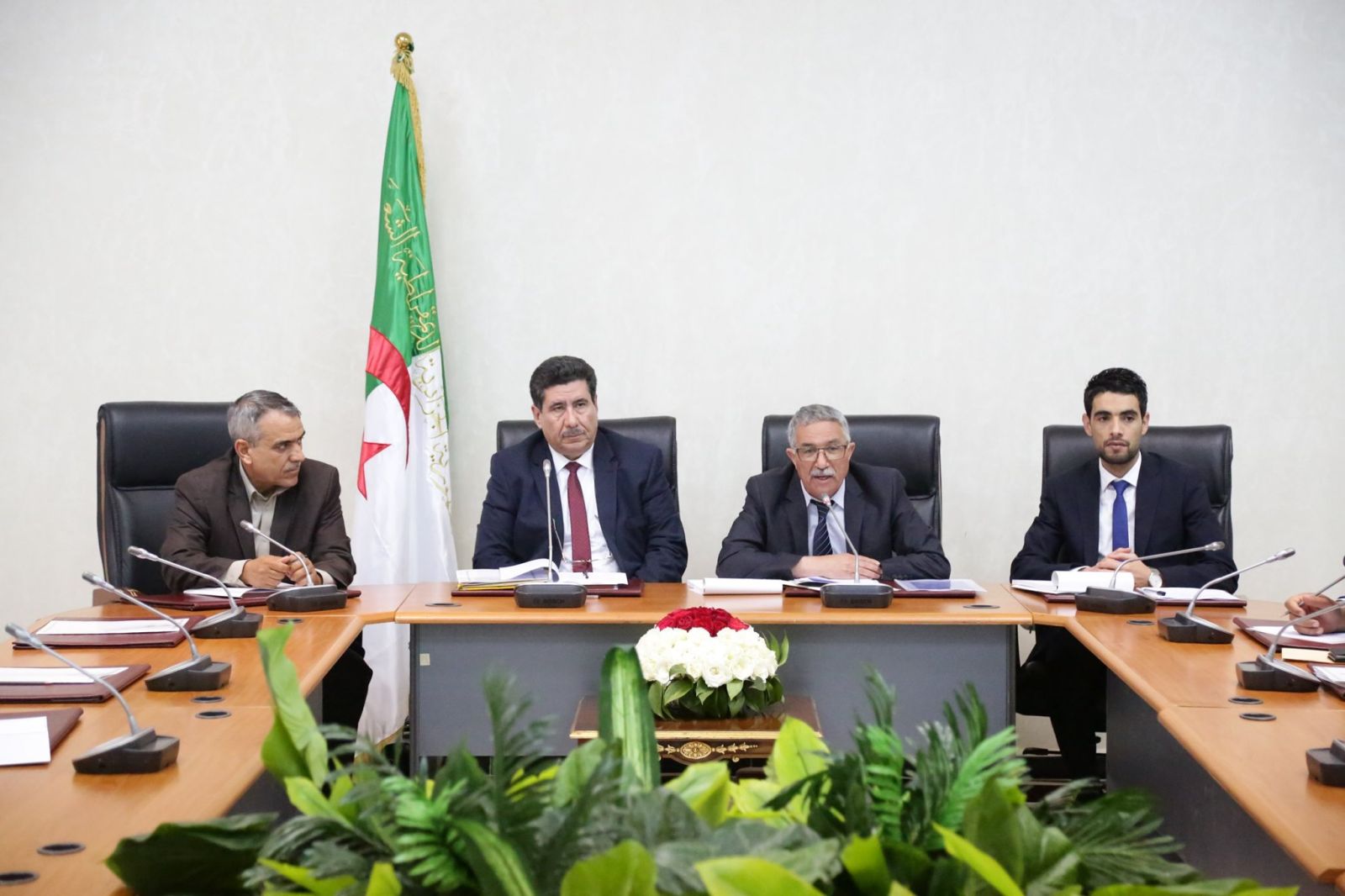 لجنة الفلاحة تستمع لعرض وزير الفلاحة حول مشروع قانون يتعلق بنشاطات الطب البيطري وحماية الصحة الحيوانية