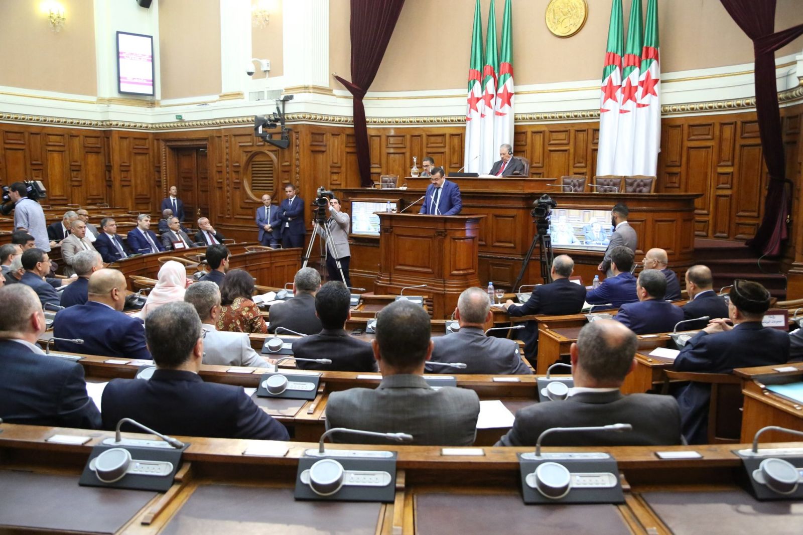 أعضاء مجلس الأمة يناقشون مشروع القانون المُتعلِّق بالأنشطة النووية