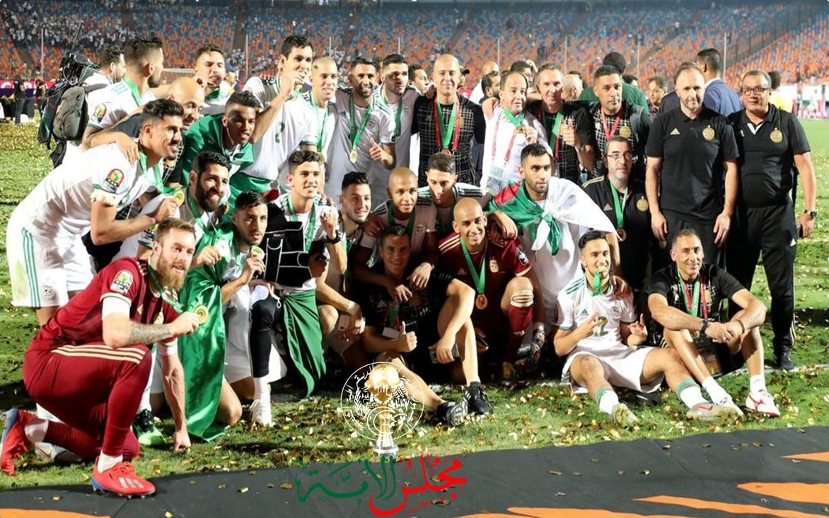 رئيس مجلس الأمة بالنيابة يهنئ مدرب الفريق الوطني لكرة القدم و الطاقم المسير و عناصر الفريق الوطني