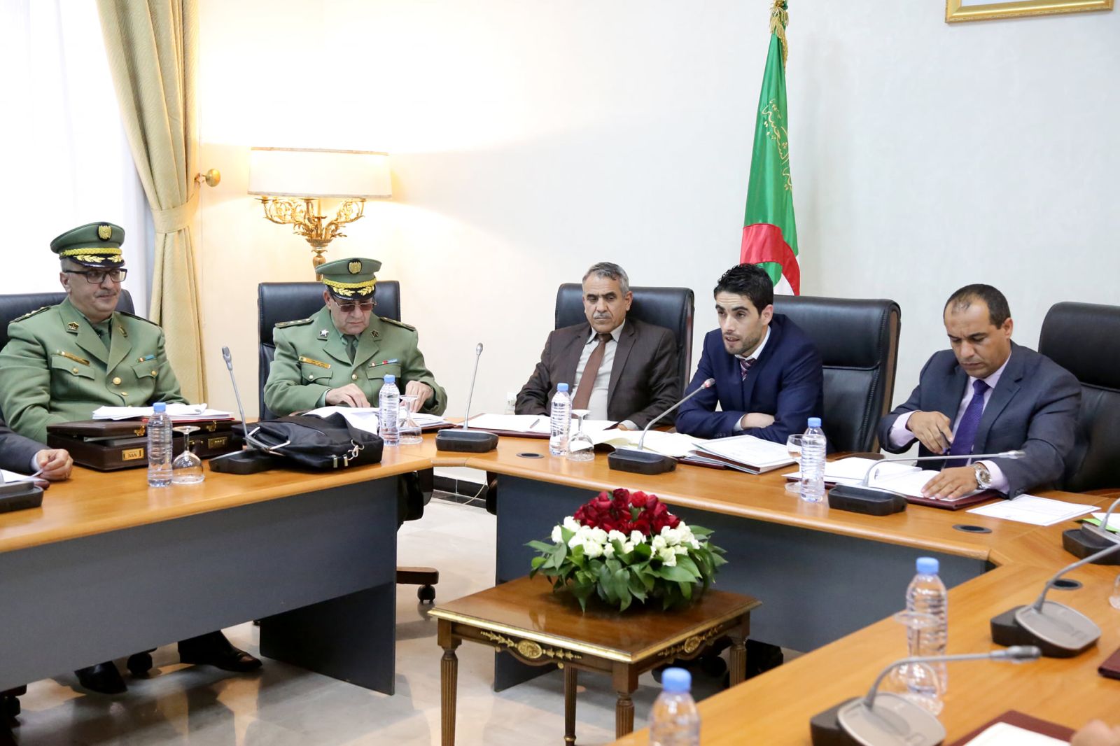 وزير العلاقات مع البرلمان يعرض مشروع القانون المتضمن القانون الأساسي العام للمستخدمين العسكريين