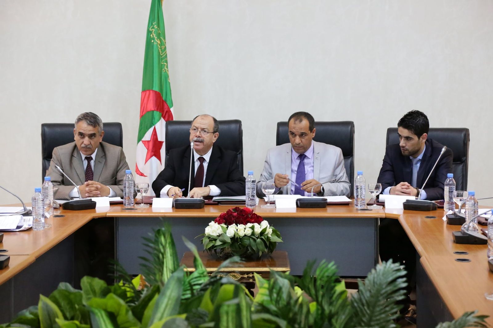 وزير العدل يعرض مشروع القانون الذي يعدل قانون الإجراءات الجزائية أمام اللجنة القانونية لمجلس الأمة