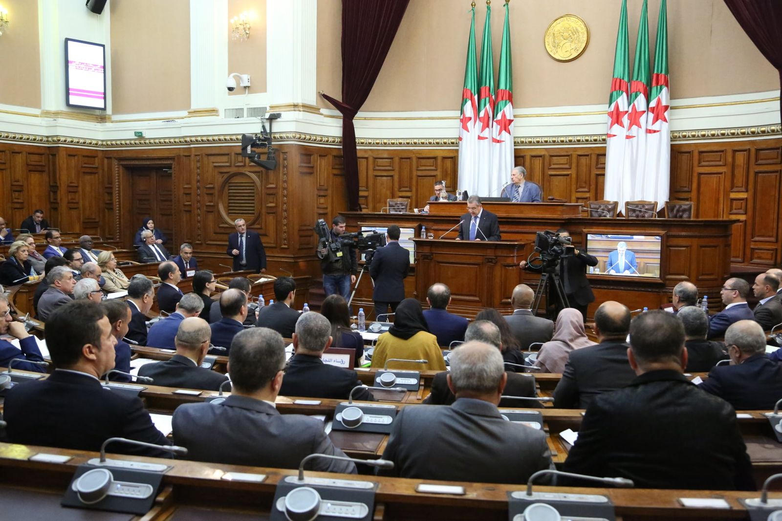 أعضاء مجلس الأمة يناقشون مشروع القانون المتضمن قانون المالية لسنة 2020