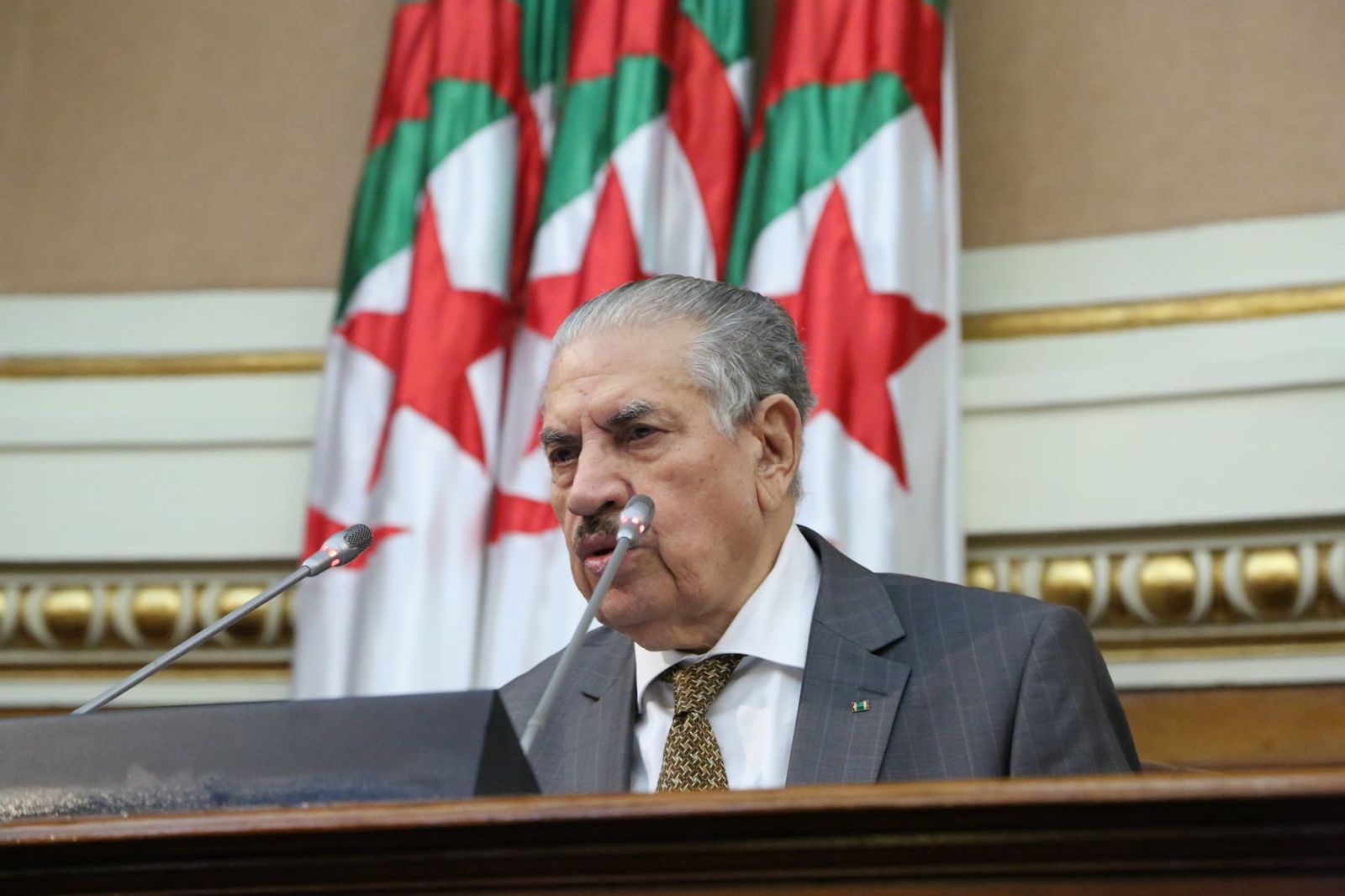أعضاء مجلس الأمة يناقشون مشروع القانون المتضمن القانون الأساسي العام للمستخدمين العسكريين، المتمم