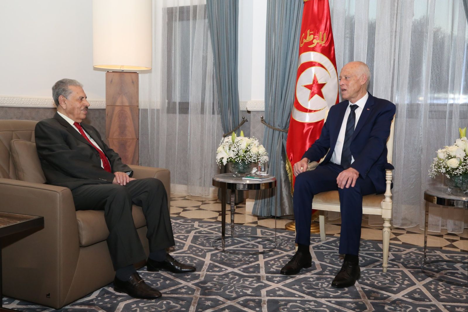 السيد رئيس مجلس الأمة بالنيابة يقوم بزيارة مجاملة لرئيس الجمهورية التونسية في مقر إقامته بالجزائر