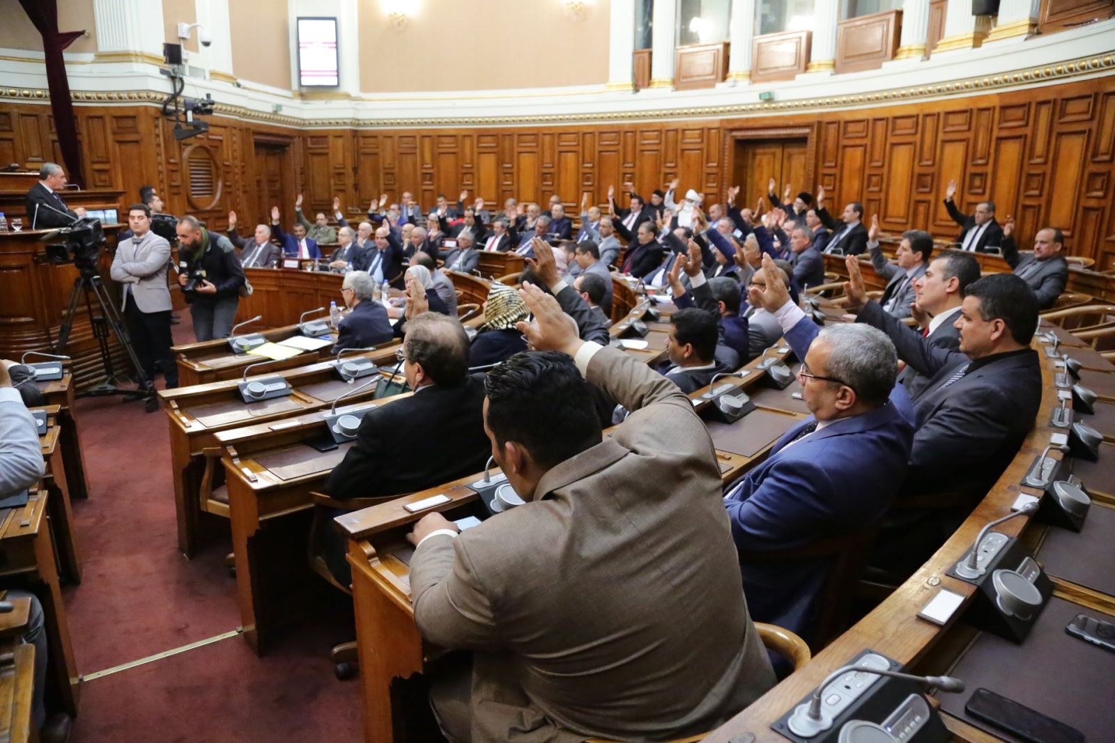 أعضاء المجلس يصادقون على أربعة مشاريع قوانين تخص قطاعات التعليم العالي والبحث العلمي، التشغيل، والاتصالات السلكية واللاسلكية
