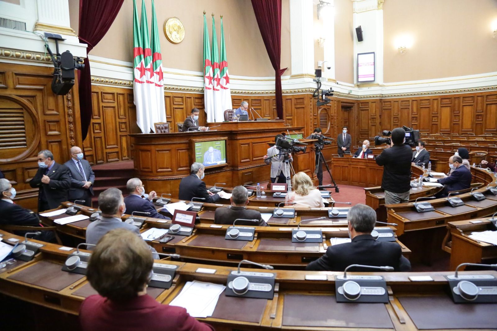 أعضاء مجلس الأمة يصادقون على نص قانون الوقاية من التمييز وخطاب الكراهية، وقانون العقوبات باعتماد آلية التصويت مع المناقشة المحدودة