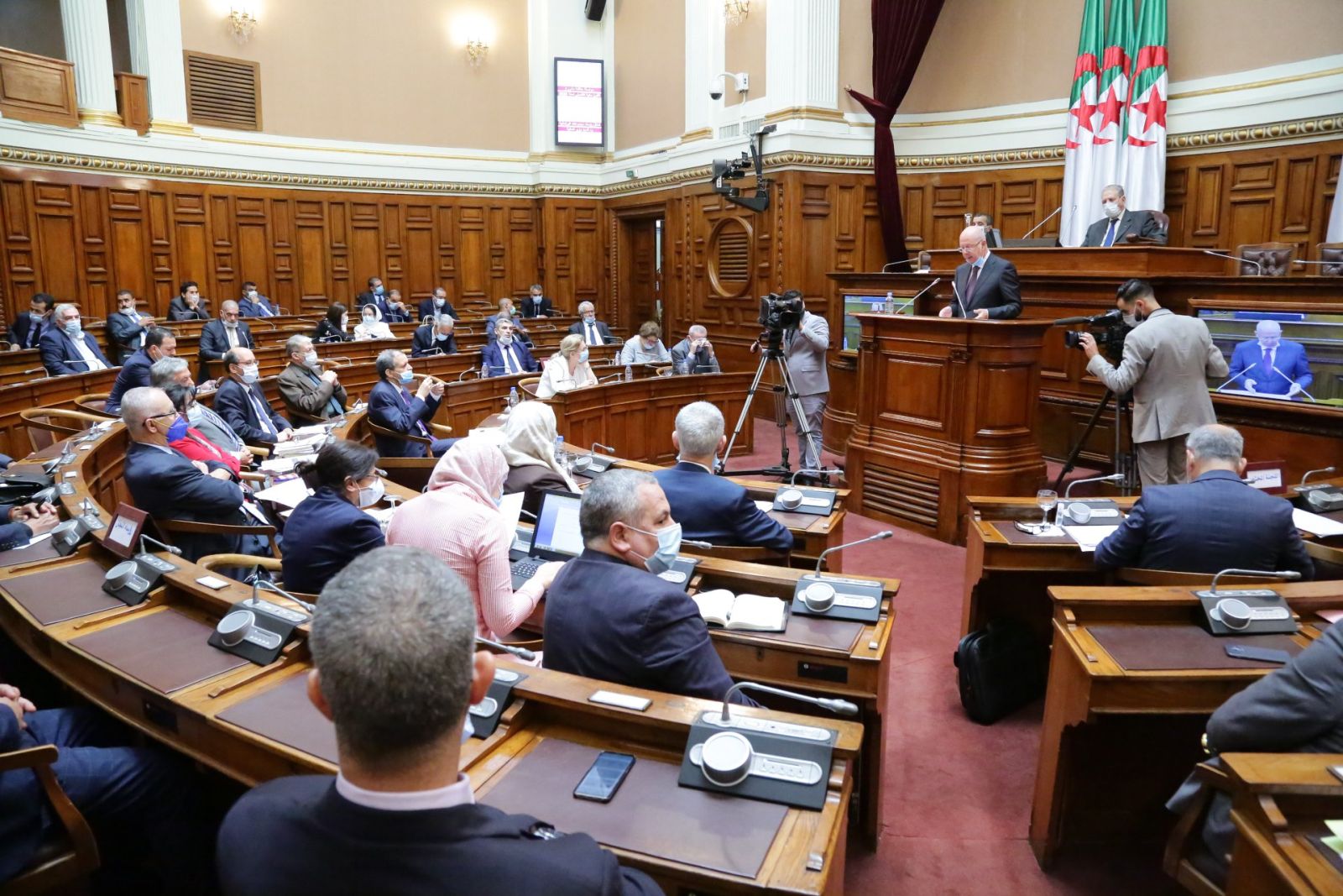 أعضاء مجلس الأمة يناقشون مشروع قانون المالية التكميلي لسنة 2020 ويُصادقون عليه
