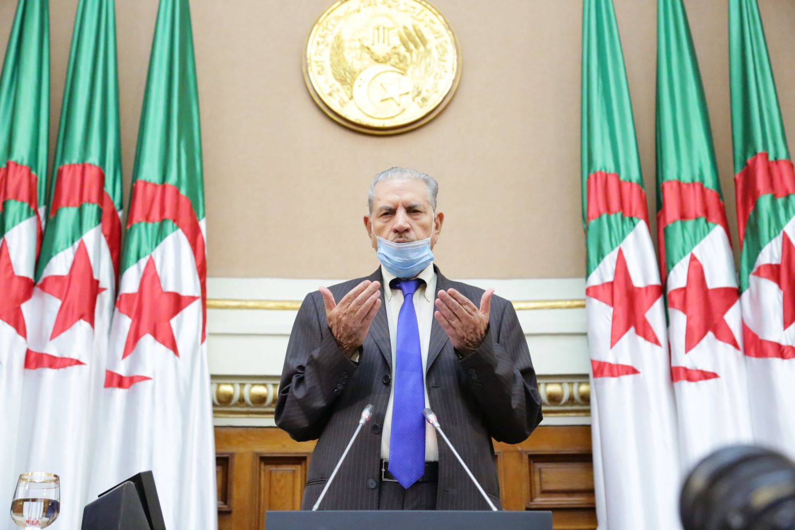 أعضاء مجلس الأمة يترحمون على  المجاهدين المرحومين بلعيد عبد السلام وحمود شايد وعلى  شهيدي الواجب الوطني النقيب بن سماعيل فاتح و  العريف أول خالد زكريا