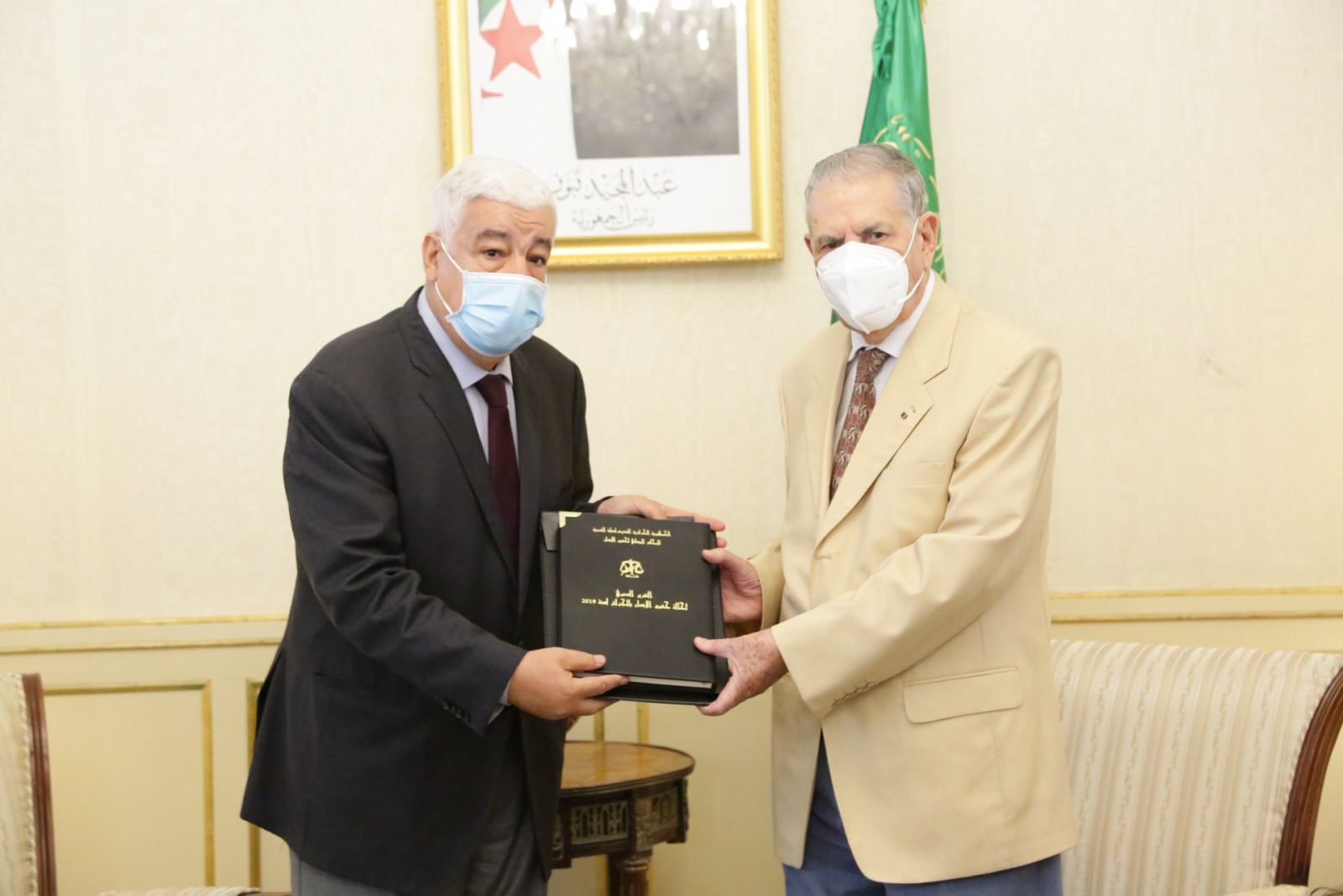 رئيس مجلس الأمة بالنيابة يتسلم نسخة من التقرير السنوي حول حالة حقوق الإنسان بالجزائر لسنة 2019