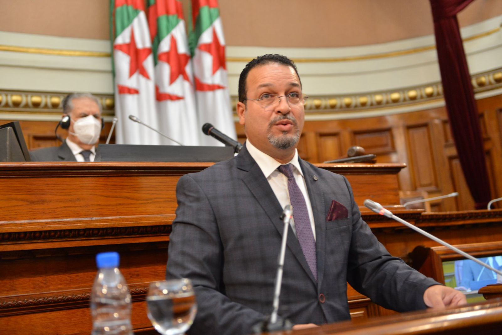 أعضاء مجلس الأمة يصادقون بالإجماع على نص القانون المتضمن تعديل الدستور