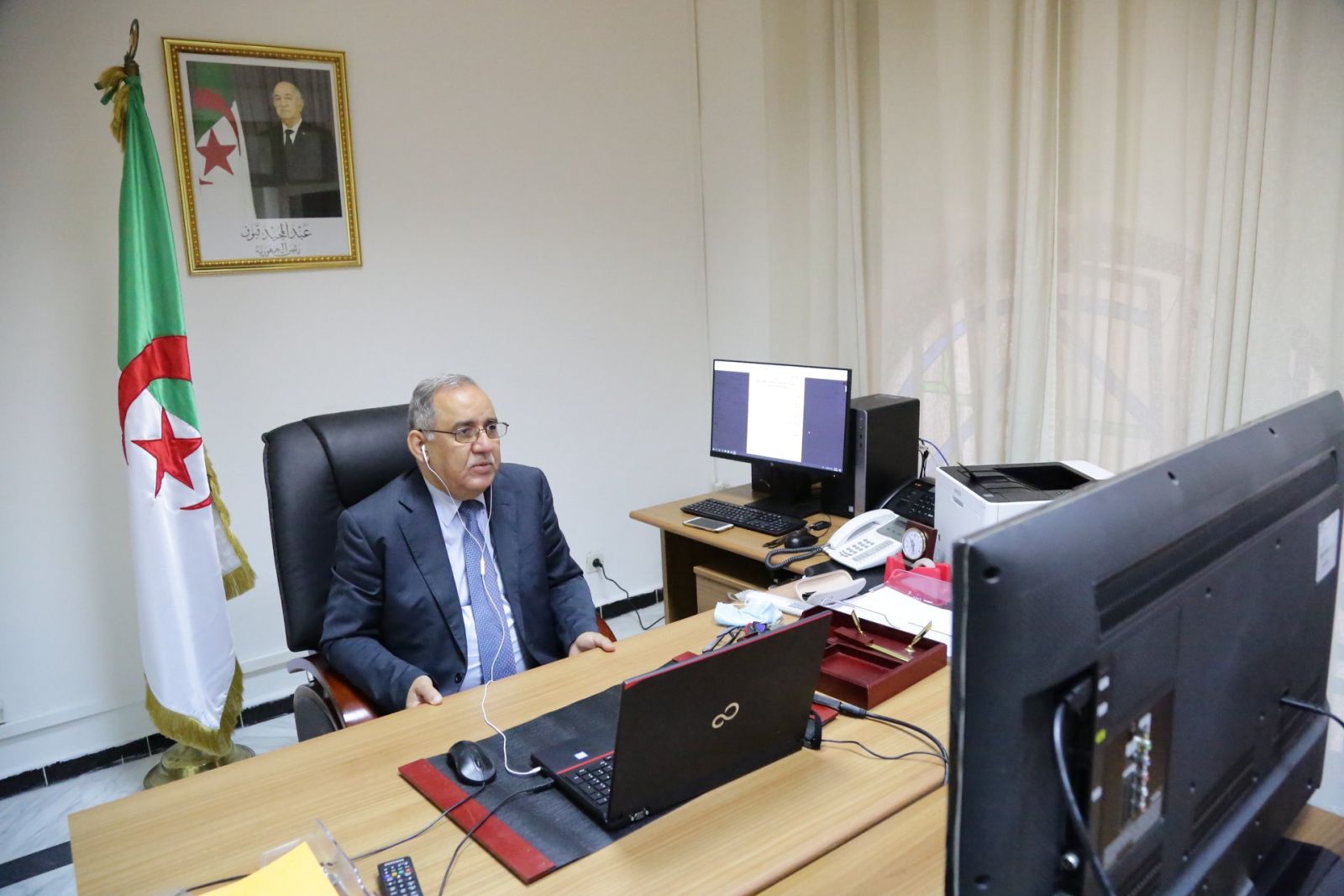 السيد عبد الكريم قريشي، عضو مجلس الأمة شارك في الاجتماع الثاني عشر من دور الانعقاد الرابع للفصل التشريعي الثاني لهيئة مكتب البرلمان العربي