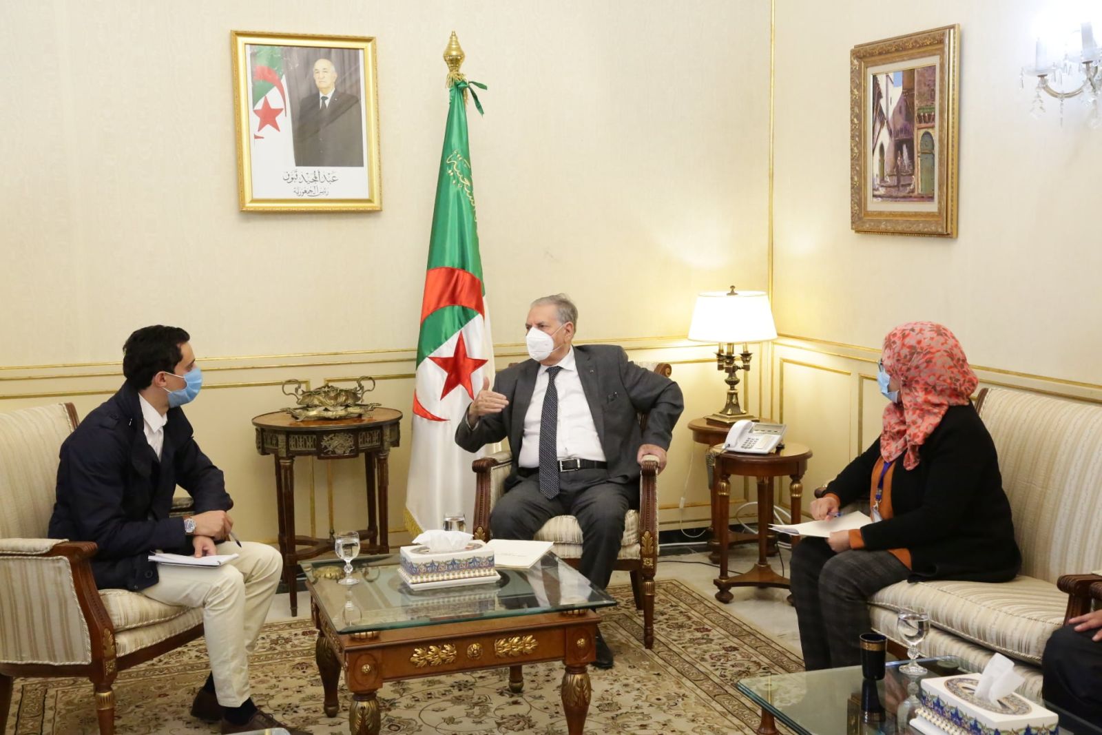 السيد صالح قوجيل،  رئيس_مجلس_الأمة_بالنيابة يجري لقاءً صحفياً مع الصحفيين بيومية الشعب فريال بوشوية وحمزة محصول.