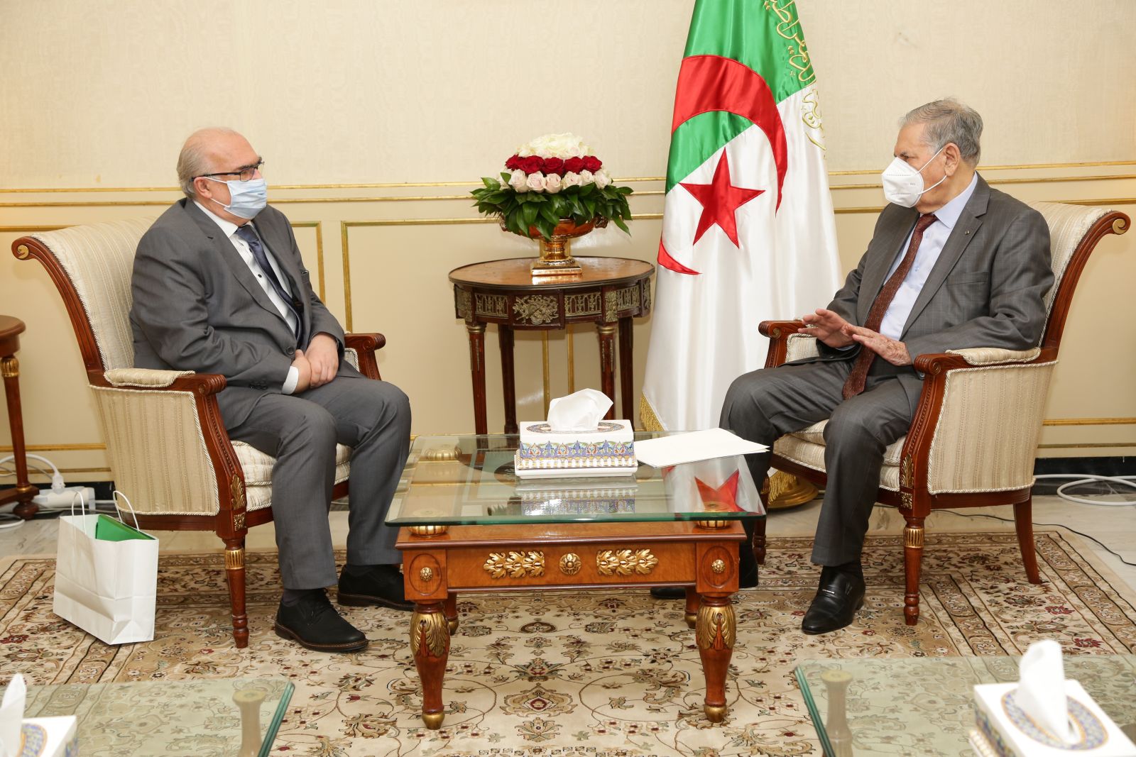 السيد صالح قوجيل، رئيس مجلس الأمة بالنيابة يستقبل سعادة السيد جيورجي بانتوس، سفير المجر بالجزائر