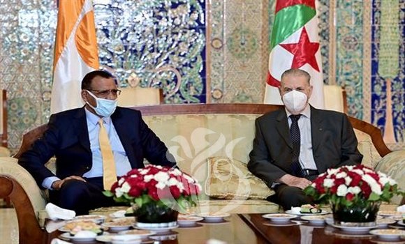ممثلا للسيد رئيس الجمهورية ، رئيس مجلس الأمة يستقبل رئيس جمهورية النيجر