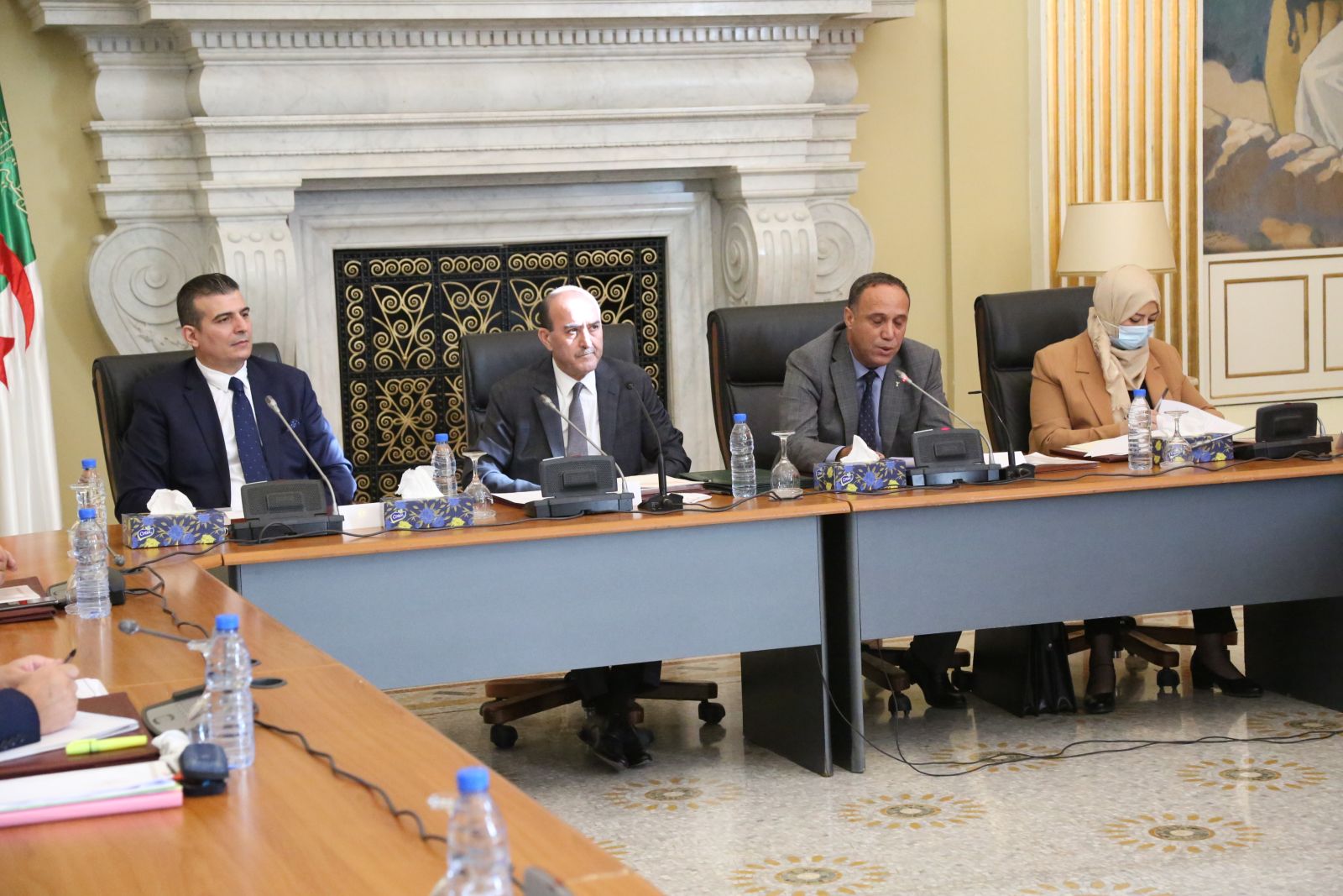 لجنة الشؤون القانونية والإدارية لمجلس الأمة تستمع إلى السيد وزير الداخلية