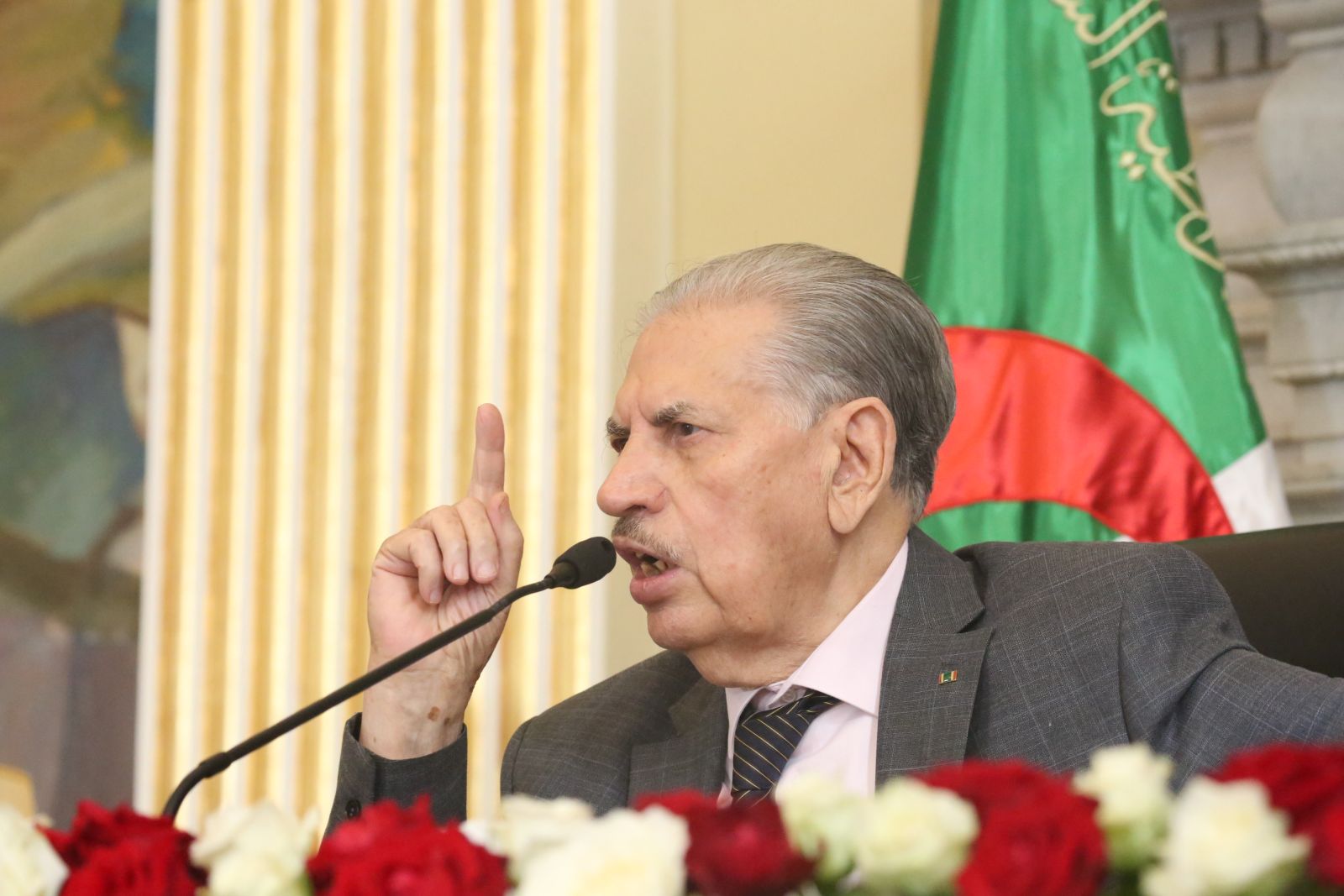 المجاهد صالح قوجيل، رئيس مجلس الأمة يوضّح مؤكّدًا:
