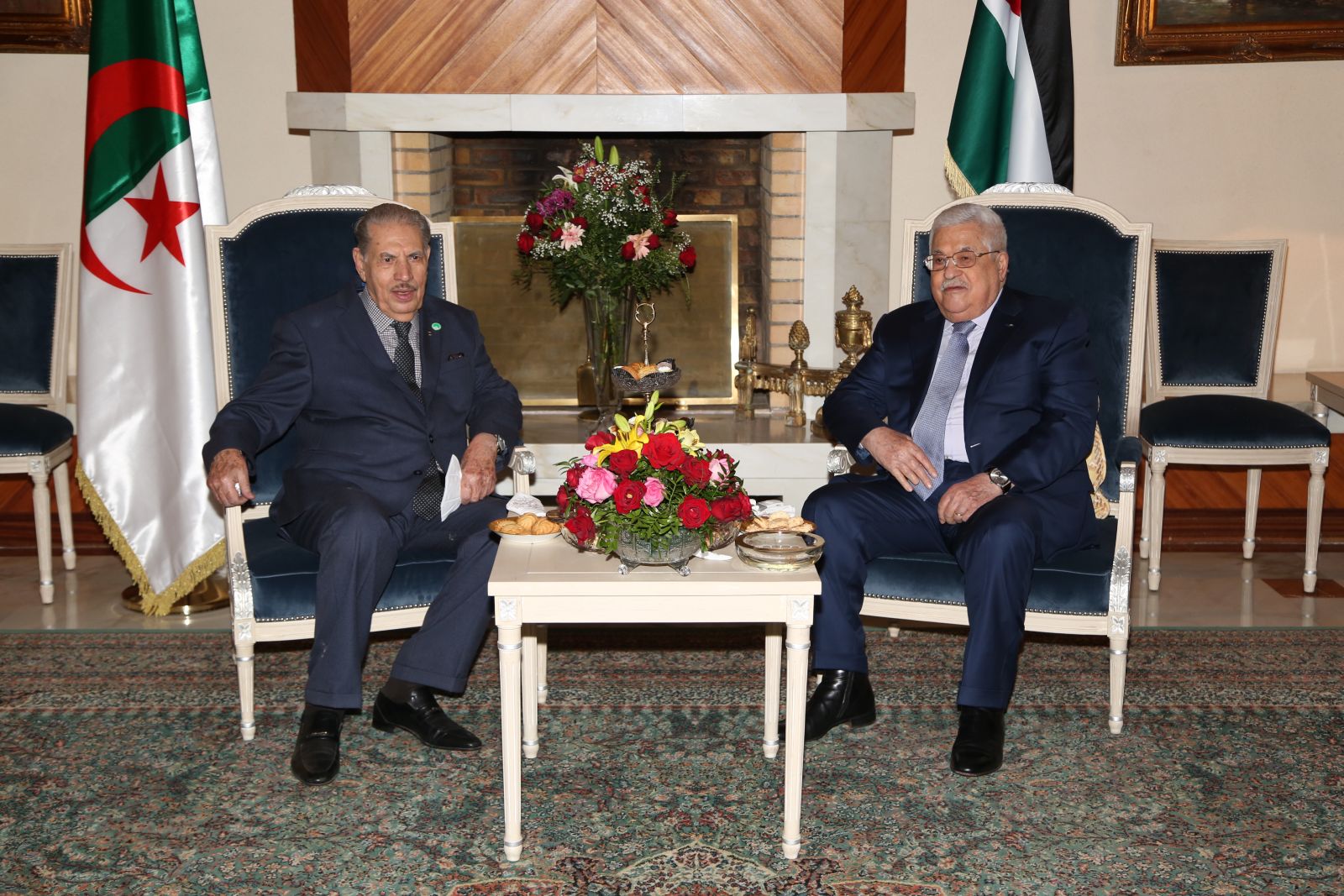 رئيس مجلس الأمة يؤدي زيارة مجاملة لرئيس دولة فلسطين السيد محمود عباس