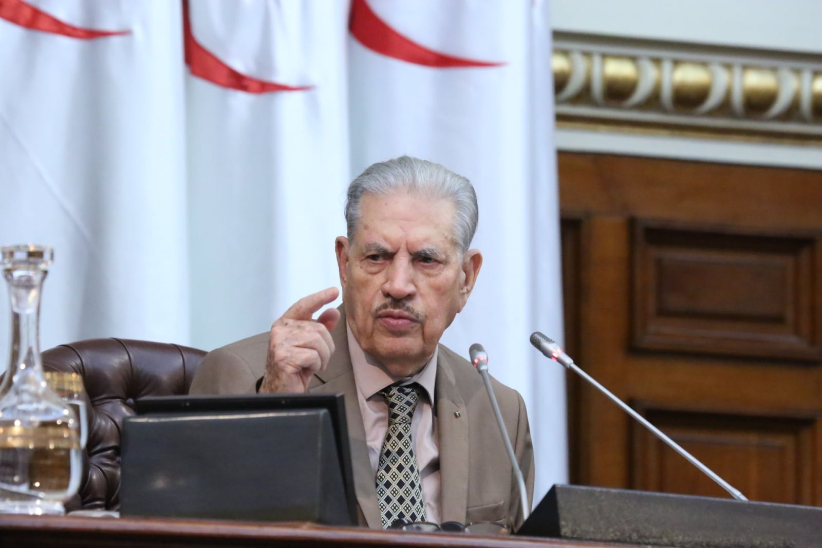 السيد صالح قوجيل يؤكّد على: "ضرورة قراءة الدستور بعمق كونه يرسم بوضوح معالم الجزائر الجديدة الحقيقية