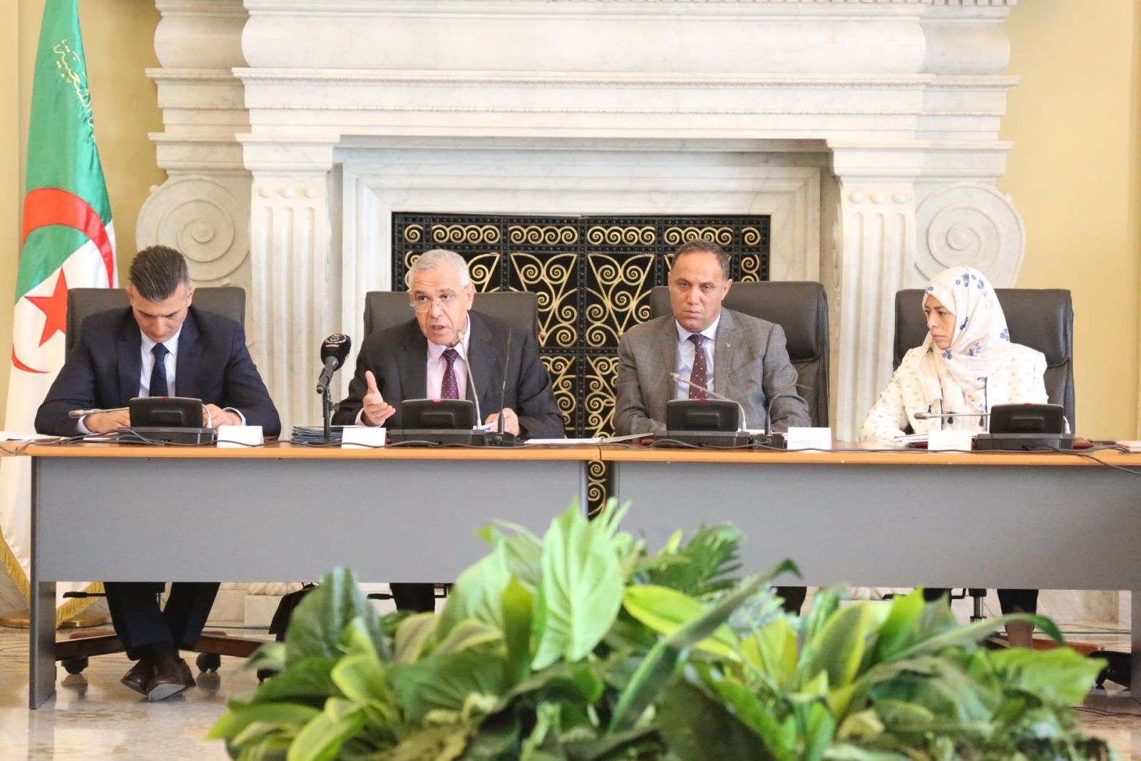 لجنة الشؤون القانونية تستمع إلى السيد وزير العدل في إطار دراستها لأربعة (4) نصوص قانونية