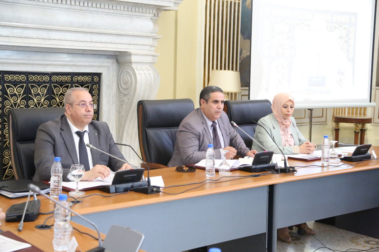 لجنة الشؤون المالية والاقتصادية تستمع إلى عرض وزير الصناعة بخصوص نص قانون الاستثمار