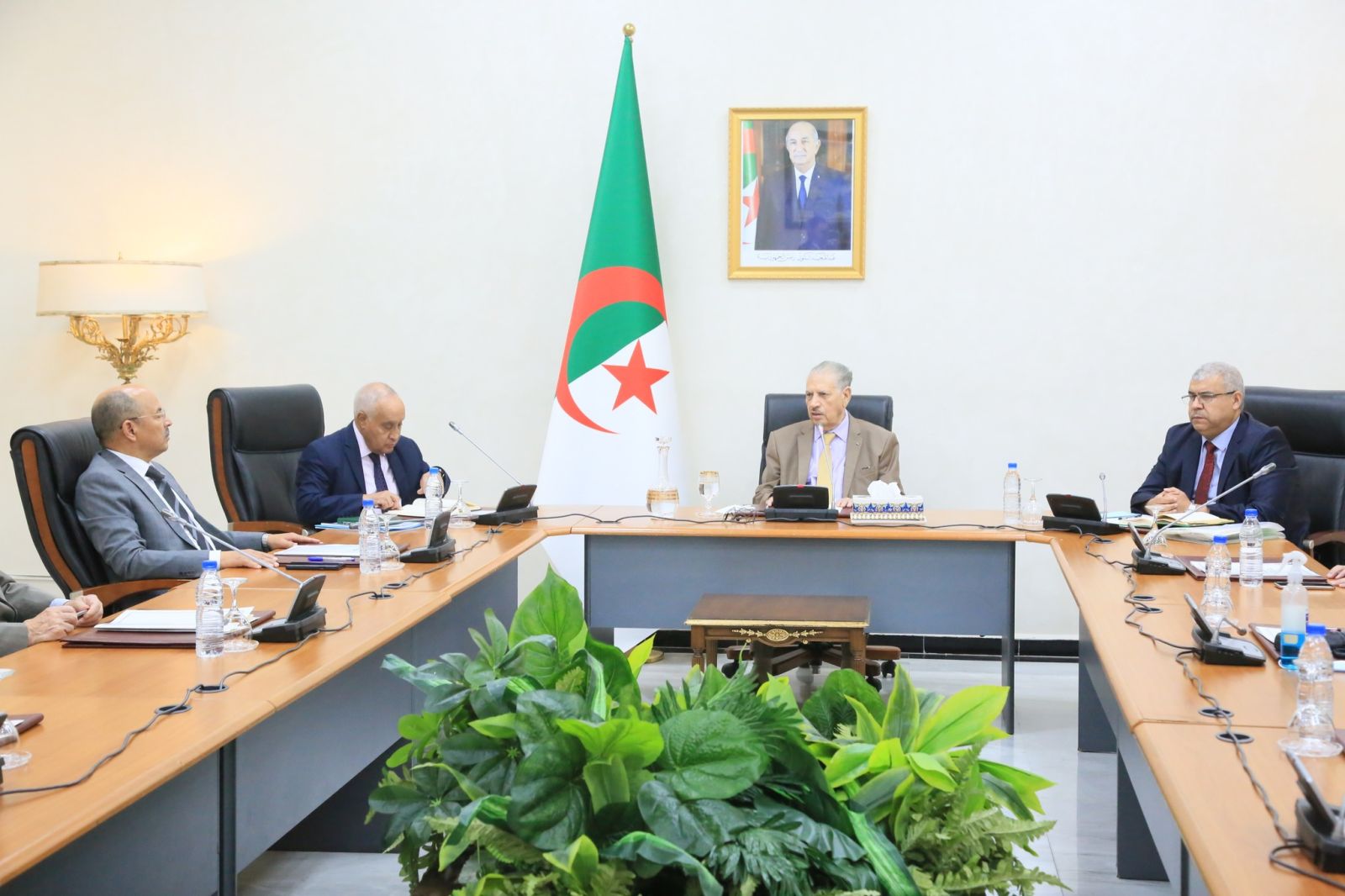 رئيس مجلس الأمة، السيد صالح ڨوجيل يترأس اجتماعا لمكتب المجلس، موسعاً لرؤساء المجموعات البرلمانية والمراقب البرلماني