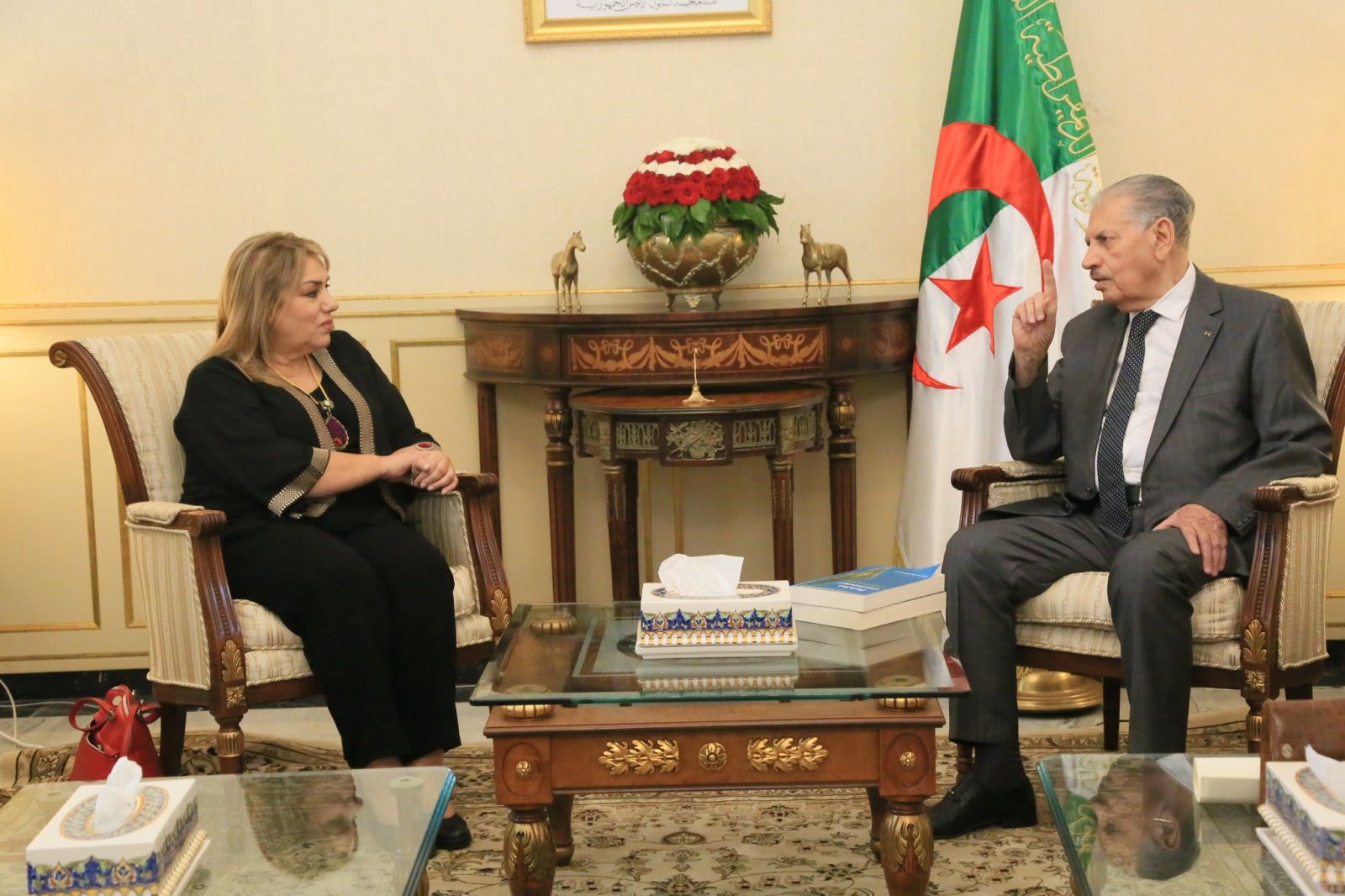 السيد صالح ڨوجيل، رئيس مجلس الأمة يستقبل الكاتبة والمعجمية اللبنانية غريد الشيخ محمد