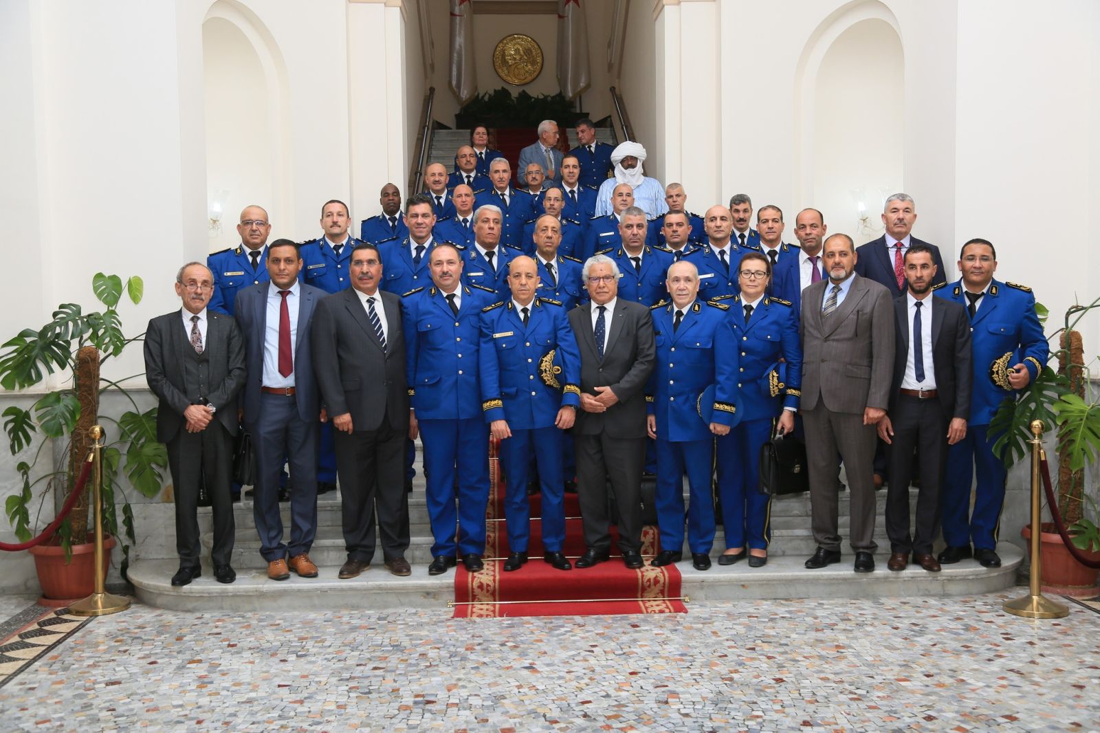وفد من المدراء المركزيون ورؤساء أمن الولايات التابعون للمديرية العامة للأمن الوطني يزورون مجلس الأمة