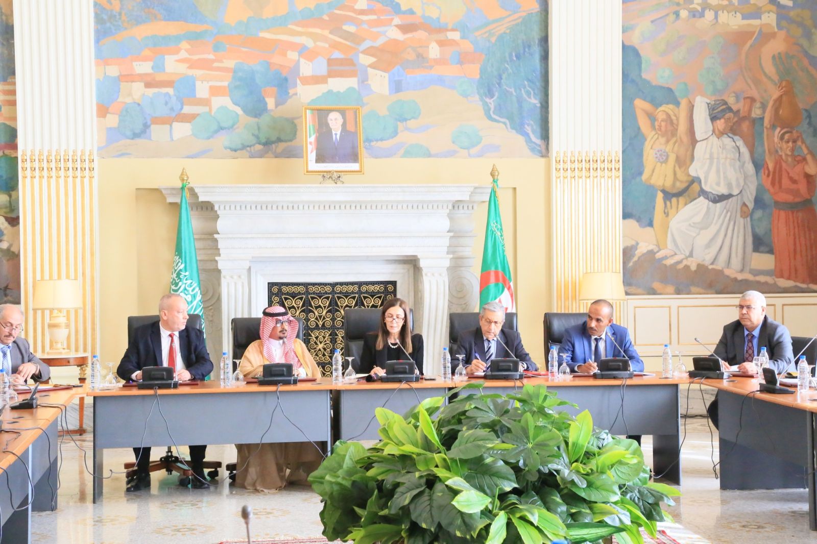 السيدة ليلى براهيمي، نائب رئيس مجلس الأمة تشرف بمقر المجلس على مراسم تنصيب مجموعة الأخوة والصداقة البرلمانية "الجزائرية- السعودية"