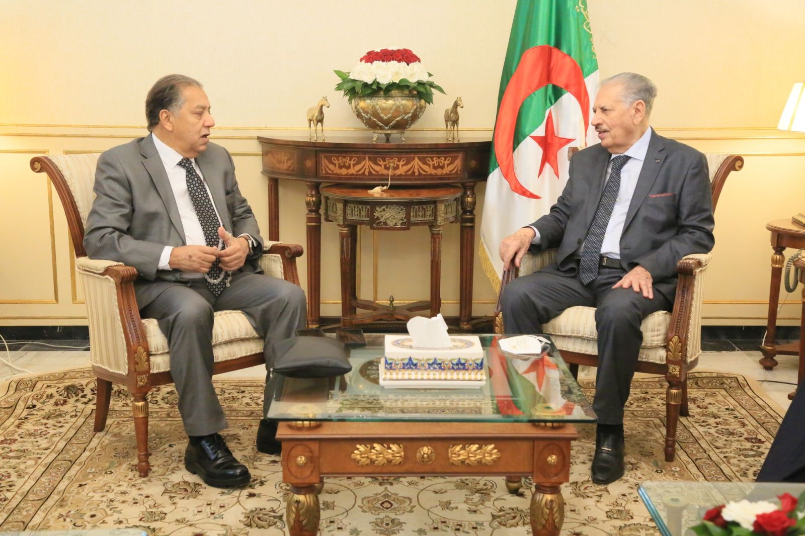 رئيس مجلس الأمة، السيد صالح قوجيل يستقبل عضو مجلس النواب رئيس لجنة الشؤون الإفريقية بمجلس النواب المصري