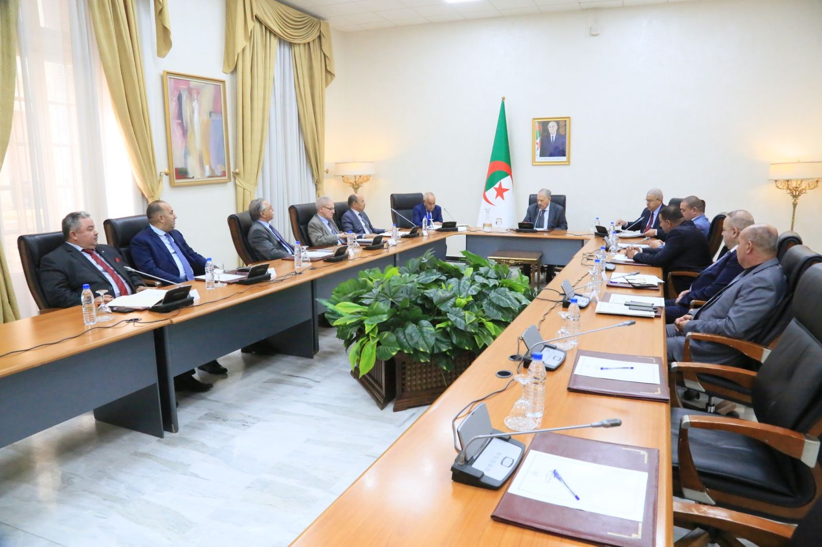رئيس مجلس الأمة السيد صالح قوجيل يترأس اجتماعاً لمكتب مجلس الأمة الموسع لرؤساء المجموعات البرلمانية والمراقب البرلماني
