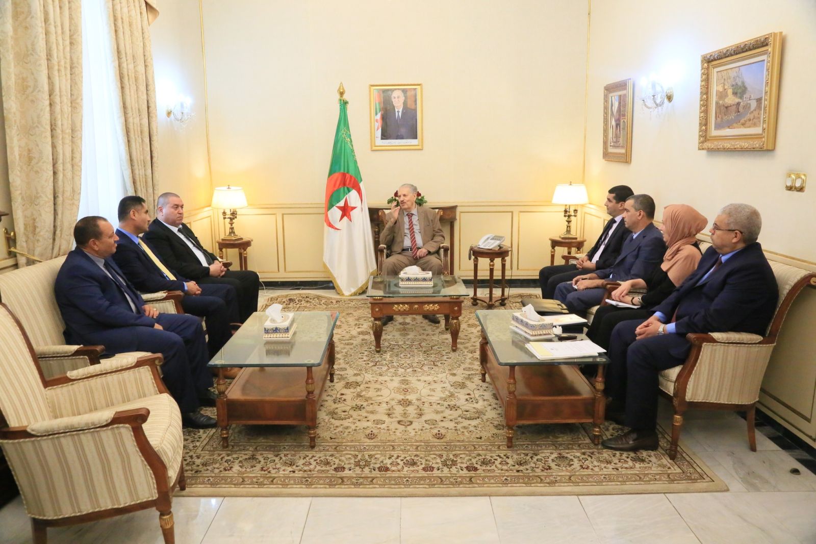 رئيس مجلس الأمة يشرف على اجتماع توجيهي مع أعضاء الوفد المشارك في الاجتماع التأسيسي لمنتدى مجالس الشيوخ
