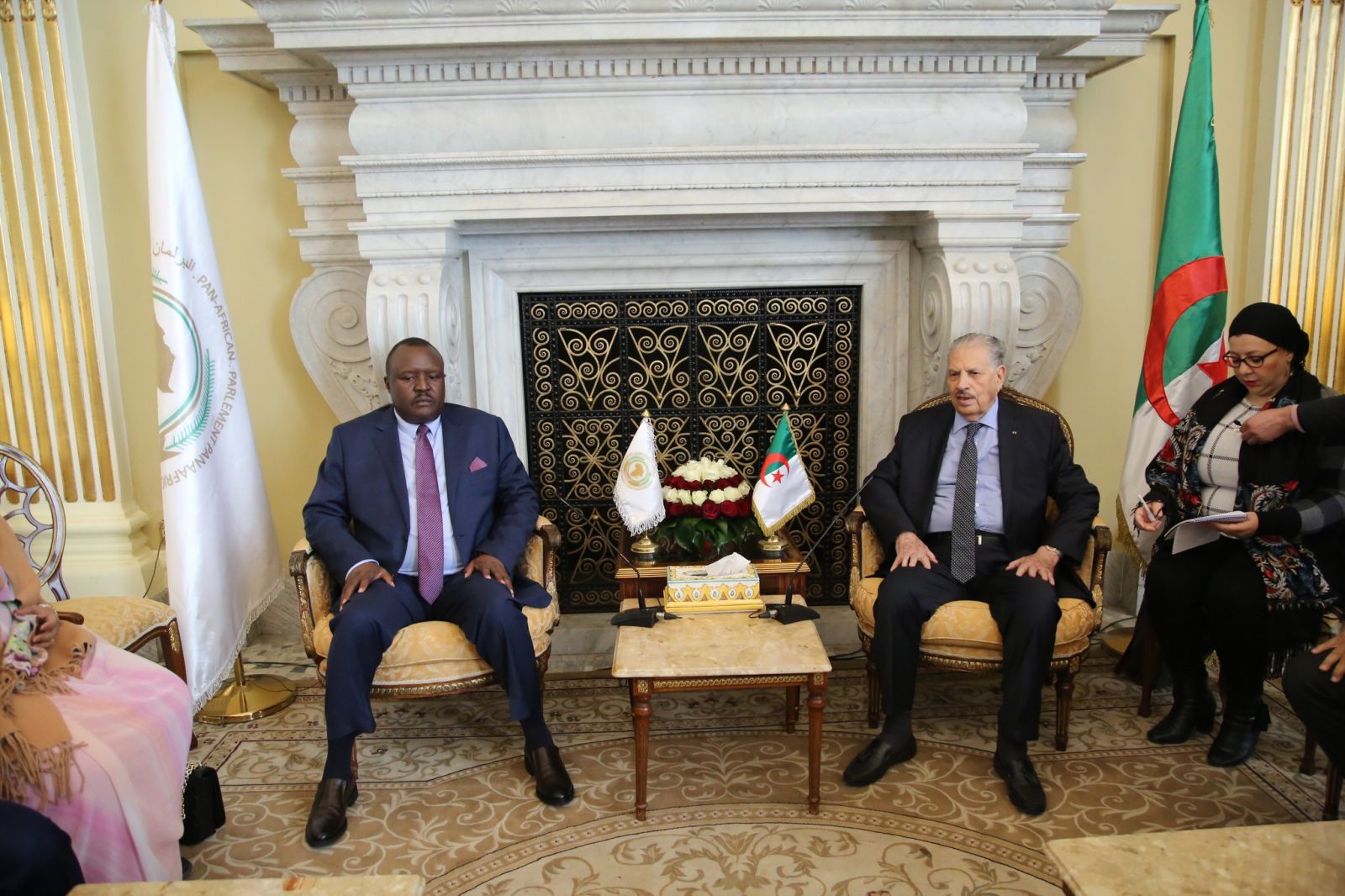 رئيس مجلس الأمة السيد صالح قوجيل يستقبل وفداً عن البرلمان الإفريقي برئاسة رئيسه السيد تشيف فورتين شارمبيرا