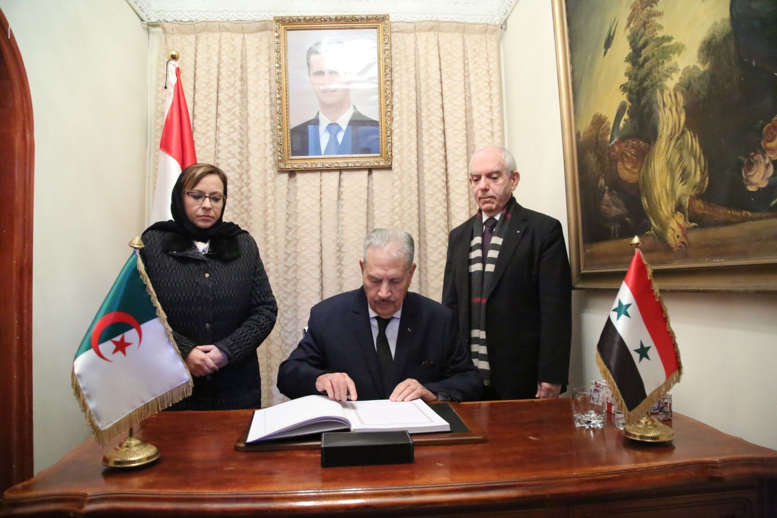 رئيس مجلس الأمة السيد صالح قوجيل يؤدي واجب العزاء في سفارة الجمهورية العربية السورية بالجزائر