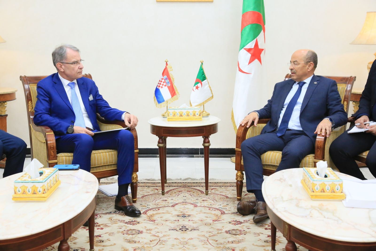 نائب رئيس مجلس الأمة، السيد عبد الناصر حمود يستقبل وفداً برلمانياً عن لجنة الشؤون الخارجية ببرلمان جمهورية كرواتيا، برئاسة السيد غاري كابيلي