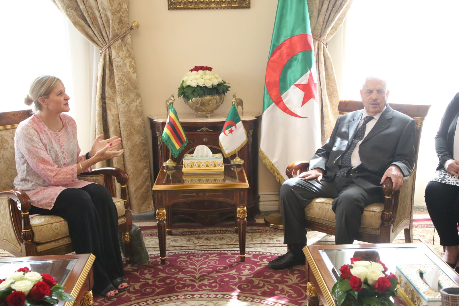 رئيس مجلس الأمة السيد صالح ڨوجيل يستقبل وزيرة الشباب والرياضة والفنون والترفيه لجمهورية زيمبابوي السيدة كريستي كوفنتري