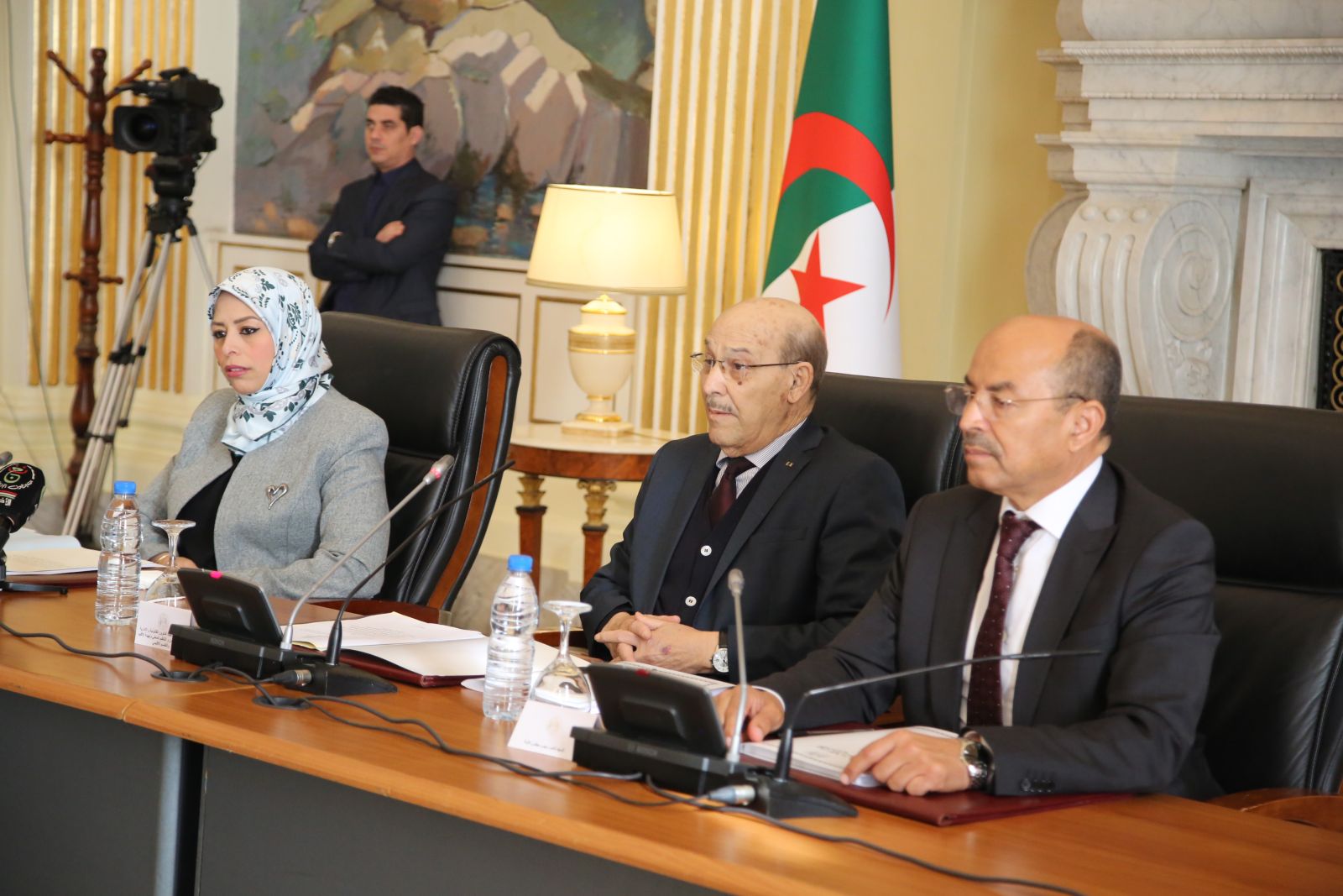 وزيرة العلاقات مع البرلمان تعرض مشروع القانون الذي يحدد تنظيم المجلس الشعبي الوطني ومجلس الأمة