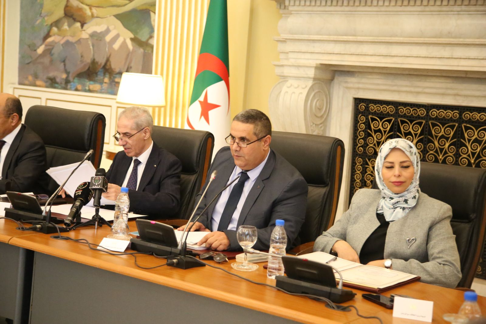 عرض نص قانون تسوية الميزانية لسنة 2020، أمام أعضاء لجنة الشؤون الاقتصادية والمالية لمجلس الأمة
