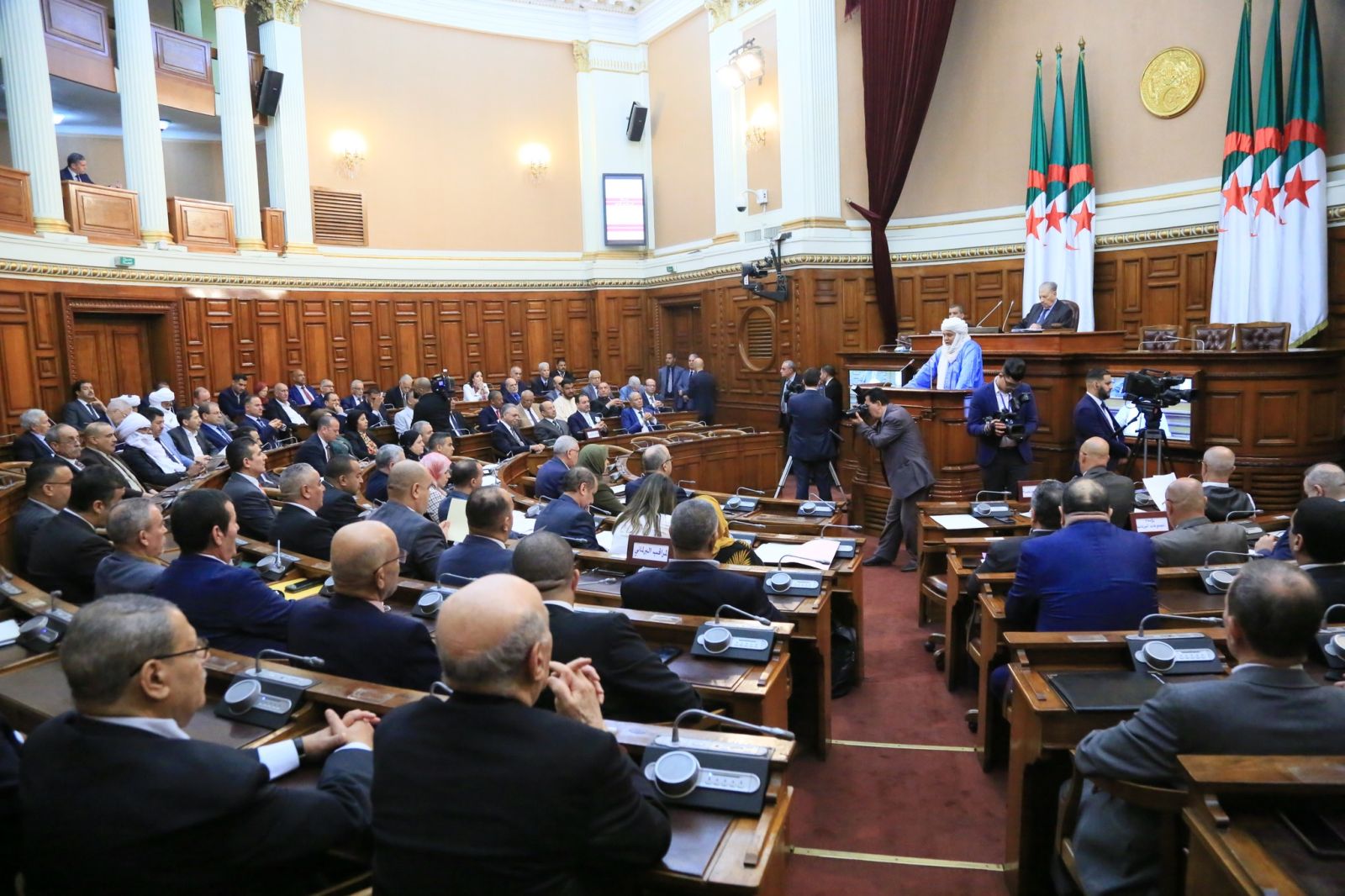 في جلسة علنية ترأسها السيد صالح ڤوجيل، رئيس مجلس الأمة... أعضاء مجلس الأمة يُصادقون على نصي القانون المتعلّق بالوقاية من الإتجار بالبشر ومكافحته؛ والقانون الذي يُعدّل ويُتمّم القانون رقم 04-18، والمتعلق بالوقاية من المخدرات والمؤثرات العقلية وقمع الاستعمال والإتجار غير المشروعين بها ..مع تجميد والتحفظ على المادة 22 من نص القانون العضوي المتعلق بالإعلام