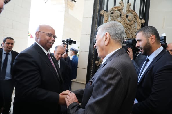 السيد صالح ڨوجيل، رئيس مجلس الأمة يستقبل السيد جاكوب موديندا، رئيس الجمعية الوطنية لجمهورية زيمبابوي