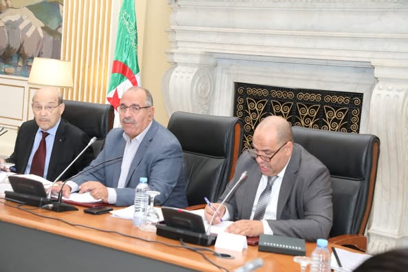 لجنة الشؤون القانونية والإدارية وحقوق الإنسان والتنظيم المحلي وتهيئة الإقليم والتقسيم الإقليمي الموسعة تواصل أشغالها المتعلقة بمراجعة النظام الداخلي لمجلس الأمة