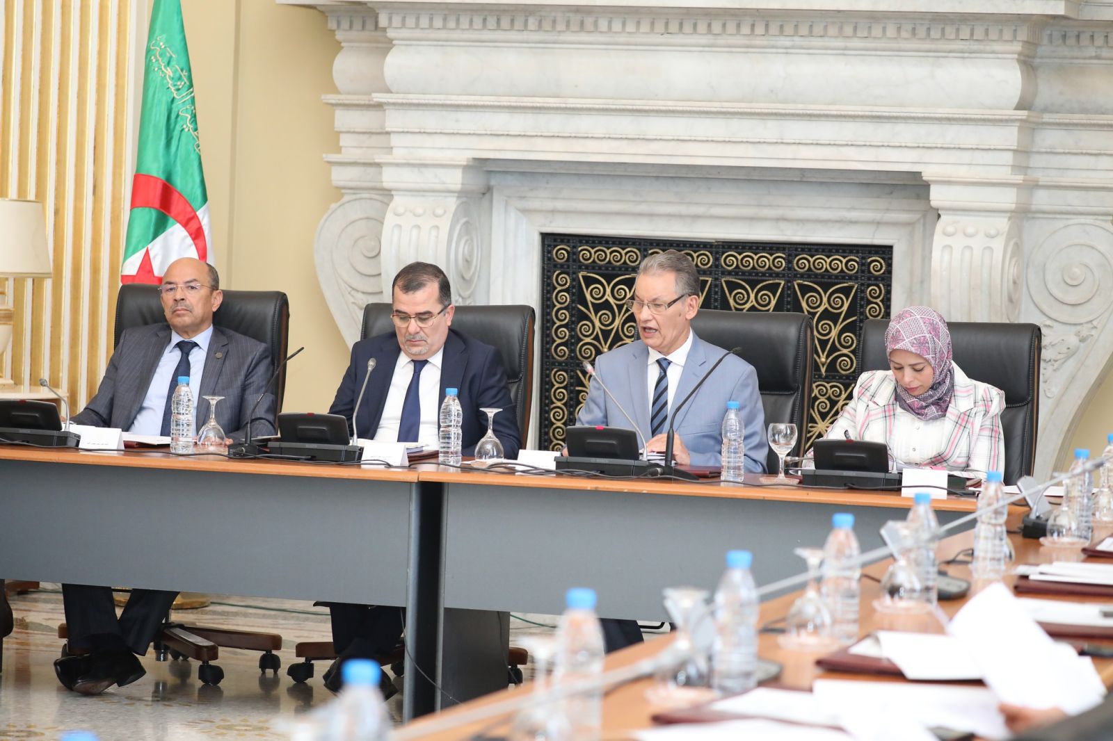 لجنة الصحة والشؤون الاجتماعية والعمل والتضامن الوطني، برئاسة البروفيسور حبيب دواڤي تستمع إلى وزير العمل والتشغيل والضمان الاجتماعي، السيد فيصل بن طالب