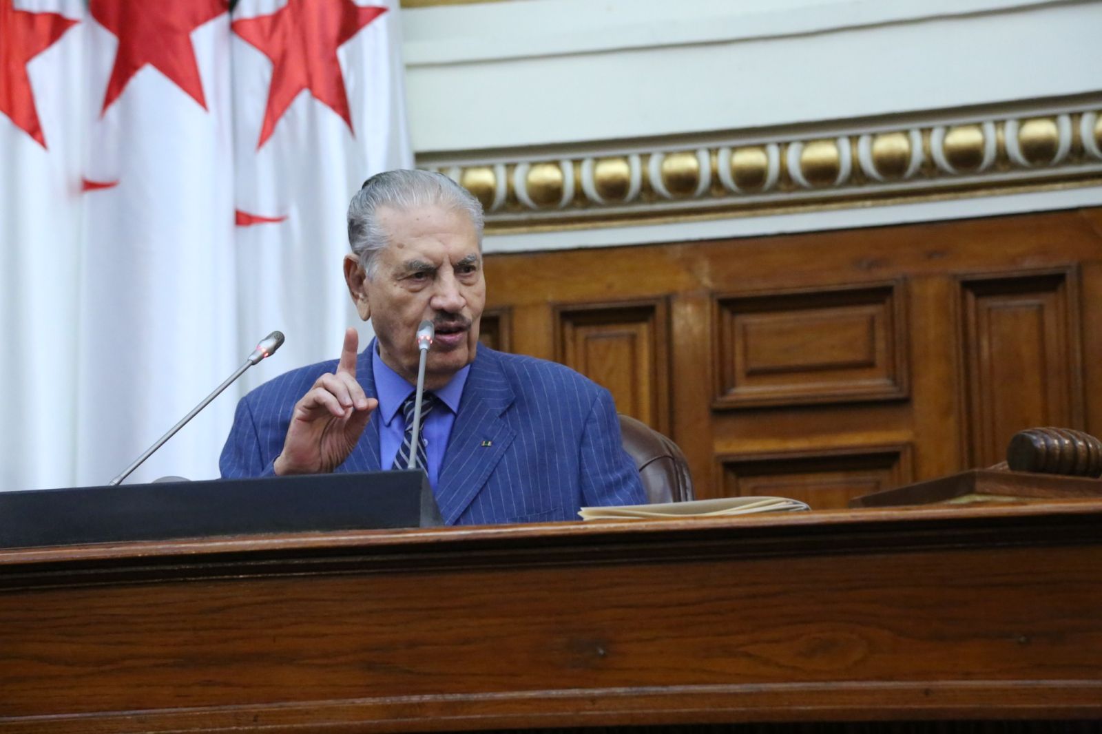 السيد صالح ڤوجيل، رئيس مجلس الأمة يؤكّد في ختام أشغال جلسة المصادقة على أهمية النصين القانونين المصادق عليهما، باعتبارهما يكتسيان طابعا اجتماعيا، ويعكسان أهداف العدالة الاجتماعية التي تعدّ أحد ركائز الدولة الجزائرية